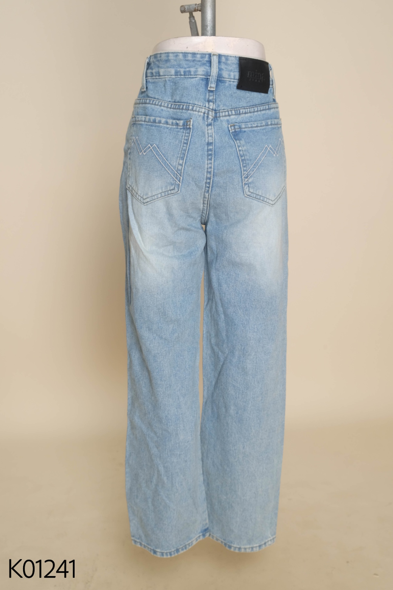 Quần jeans xanh trơn