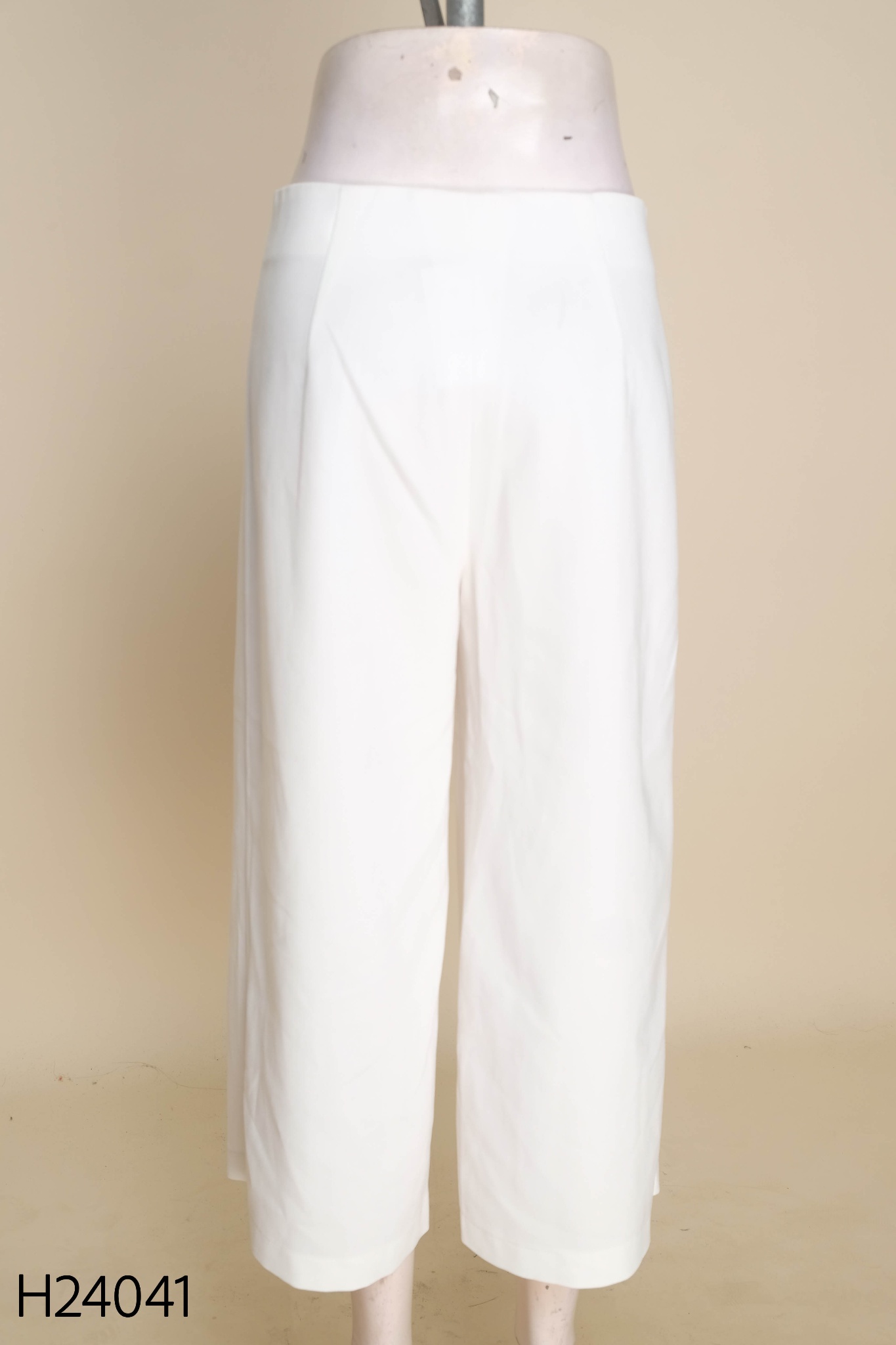 Quần culottes trắng trơn suông