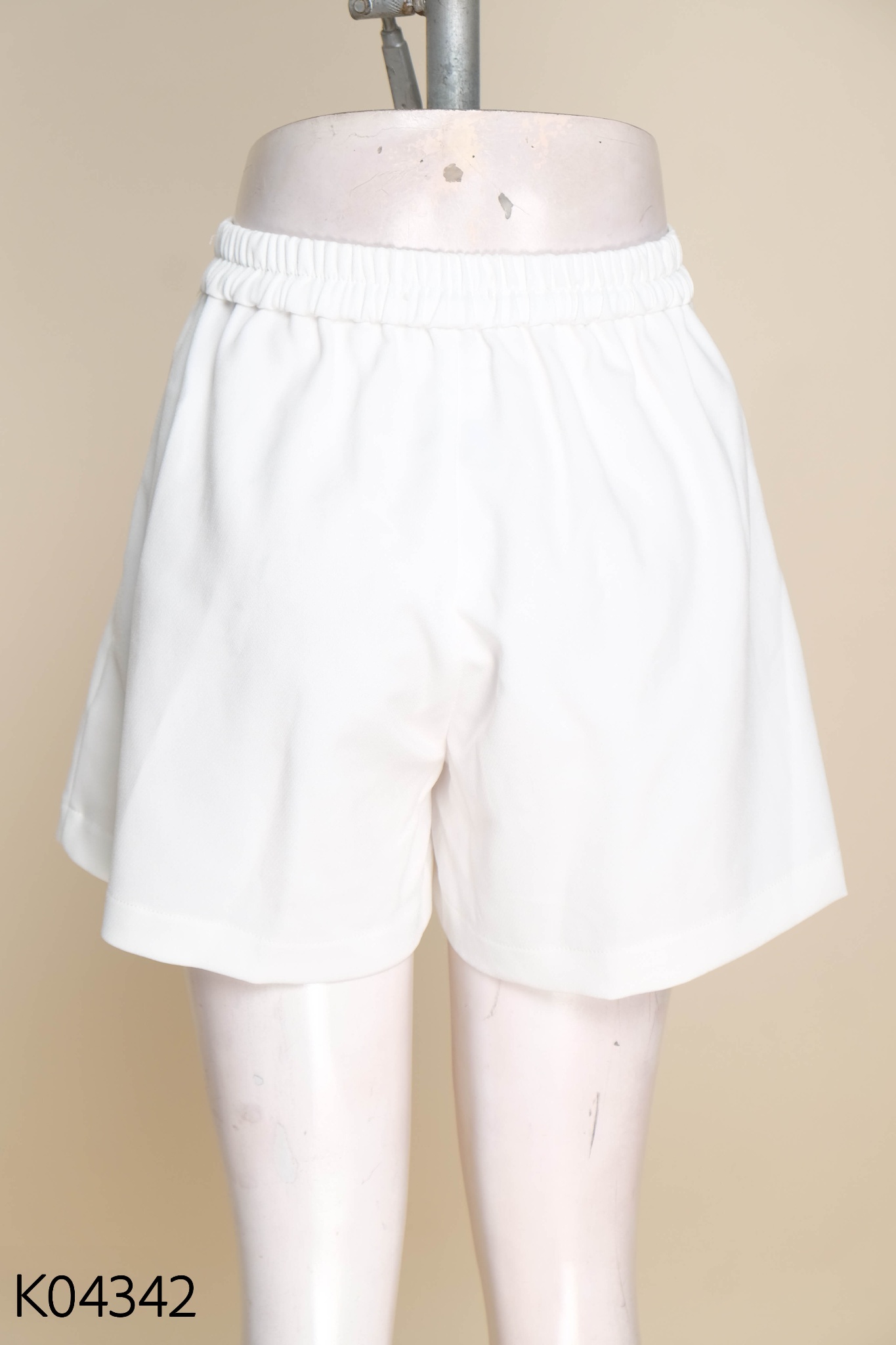 Quần shorts MYAN trắng