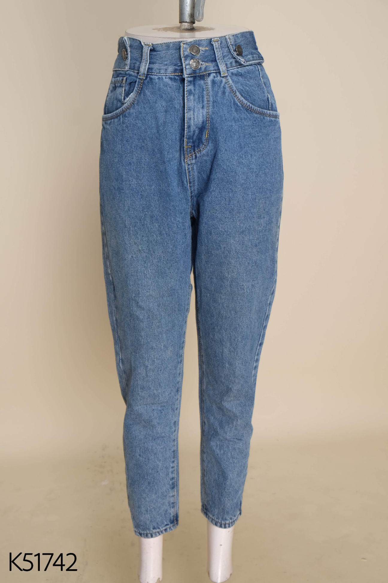 Quần jeans xanh trơn eo chun