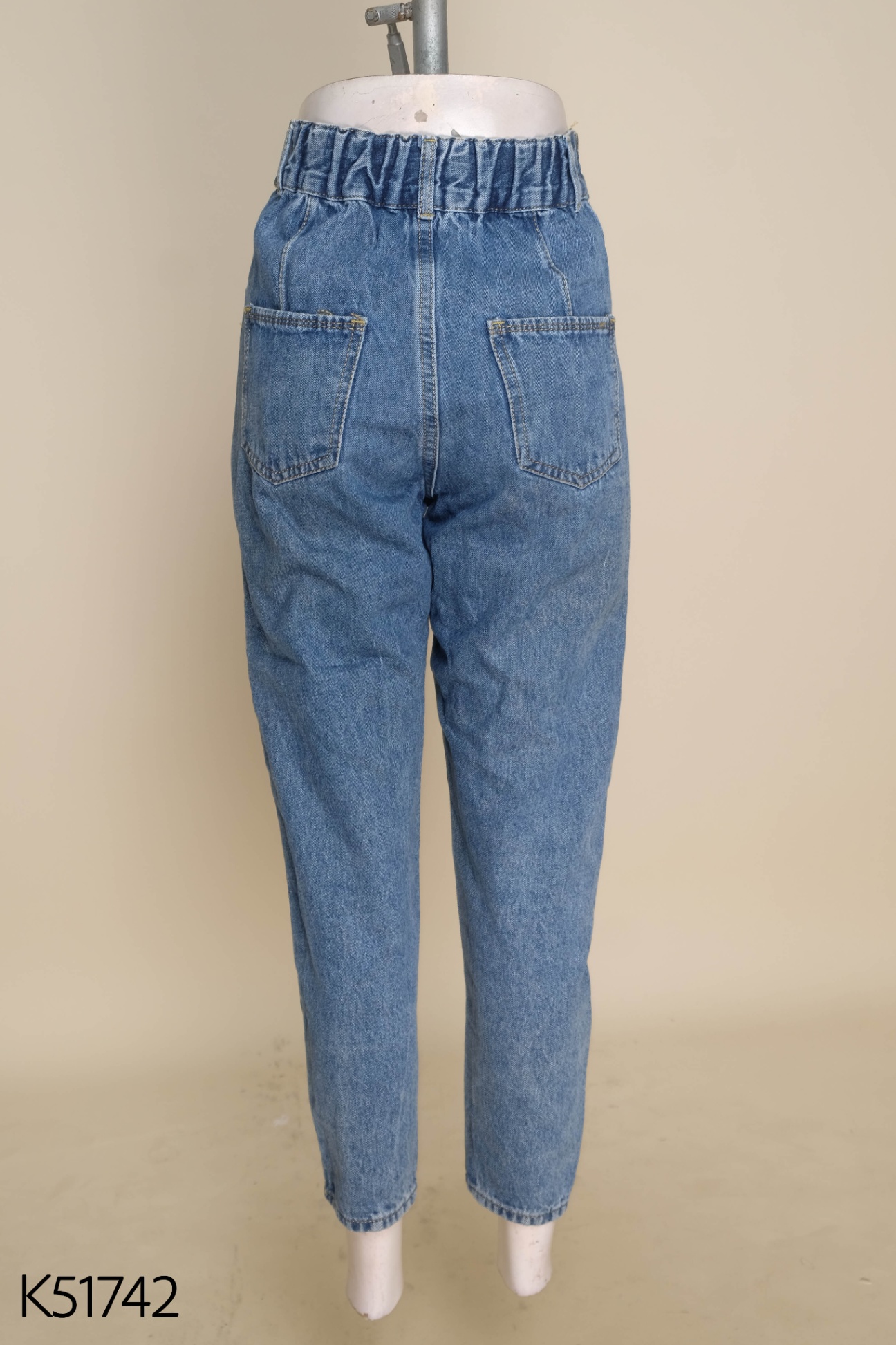 Quần jeans xanh trơn eo chun