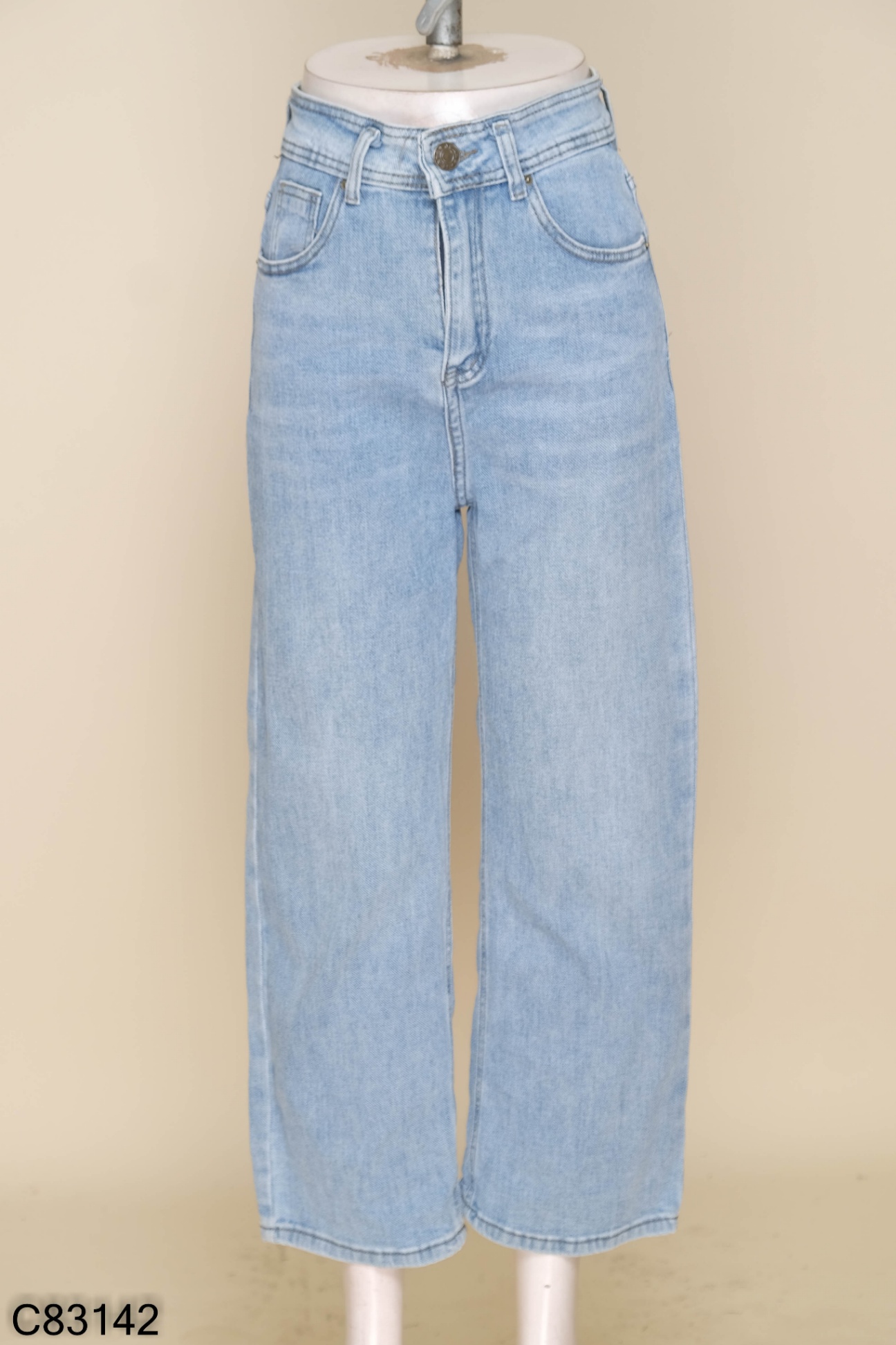 Quần jeans xanh nhạt