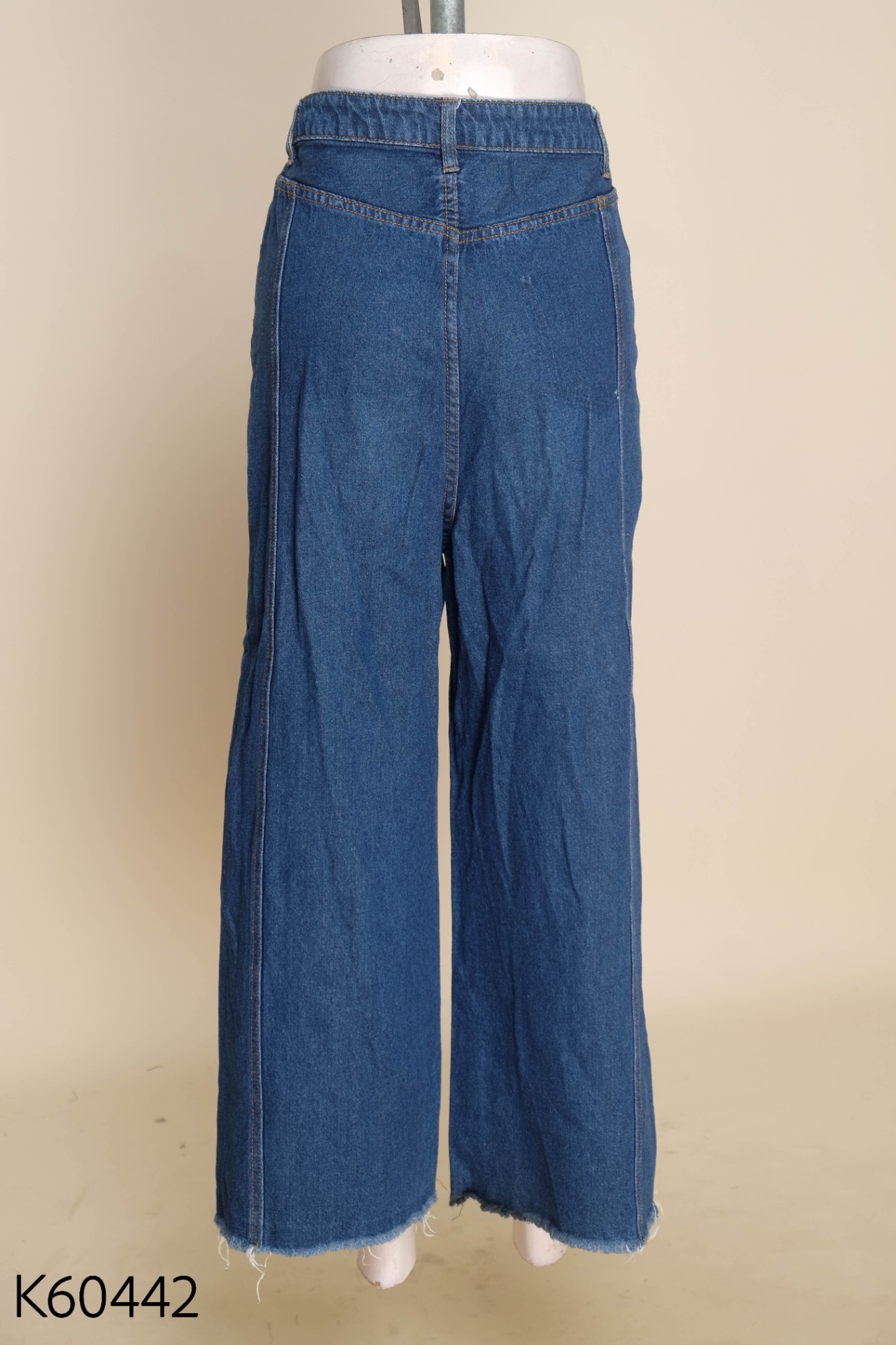 Quần jeans xanh ống suông