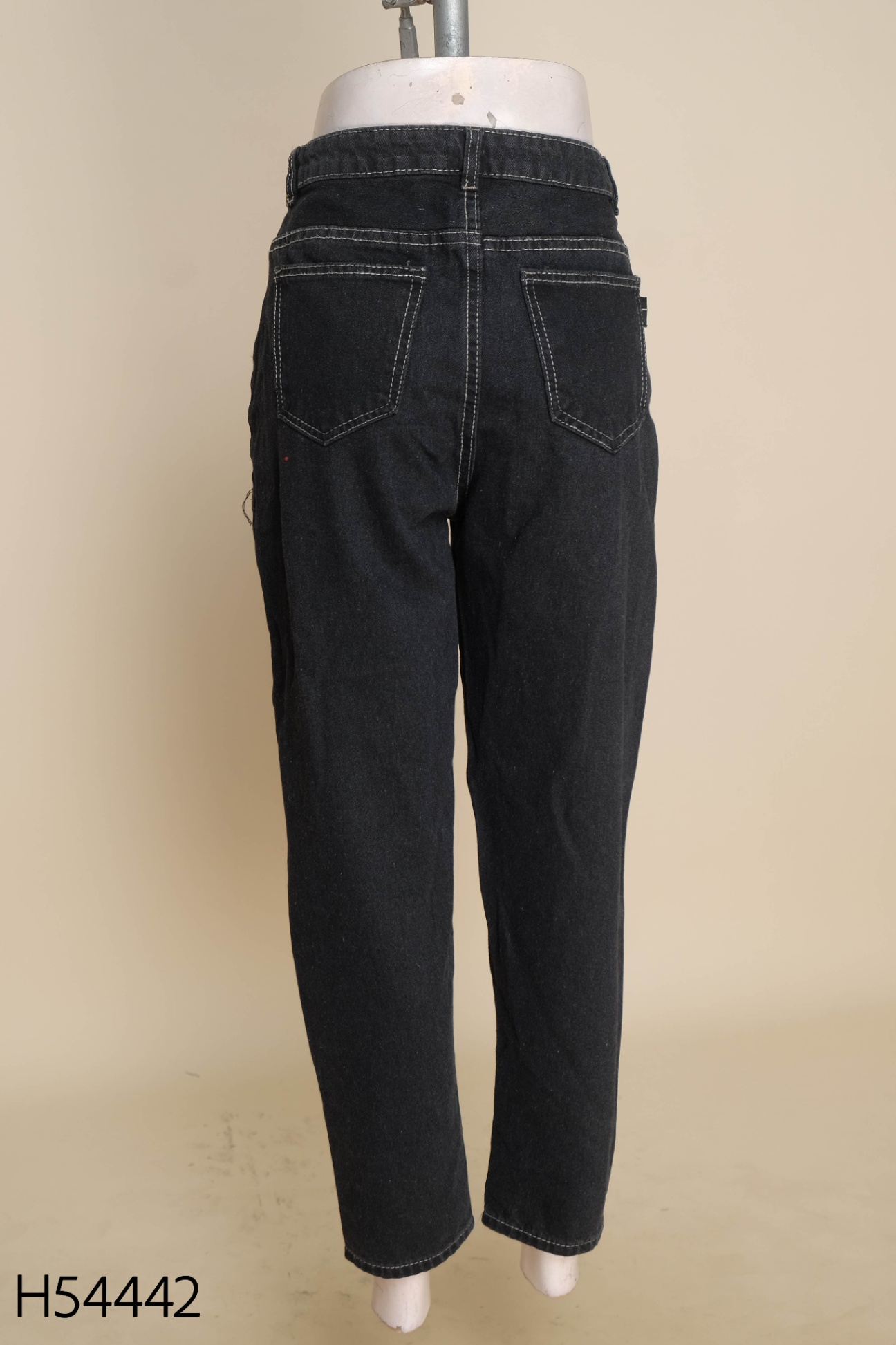 Quần jeans đen rách