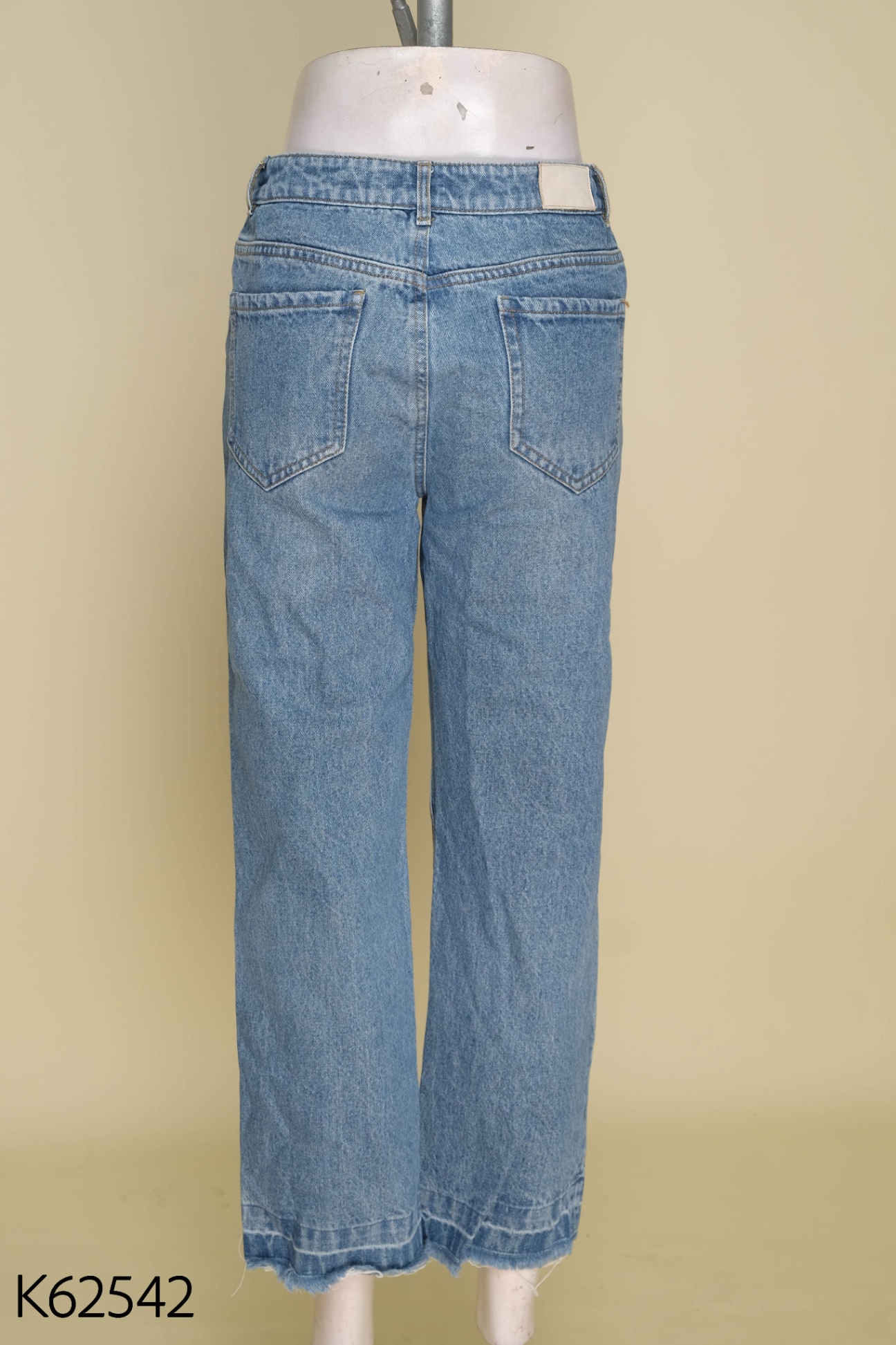 Quần jeans xanh cát gấu