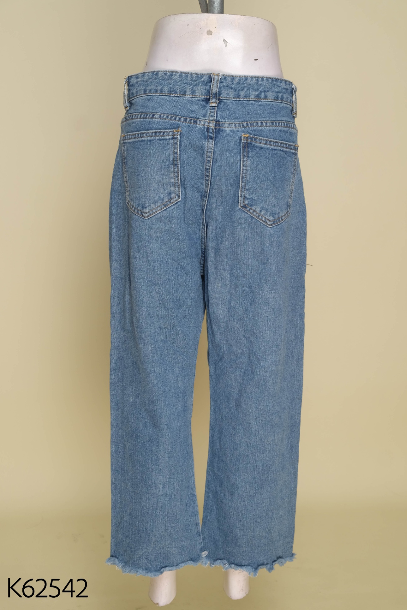 Quần jeans xanh trơn