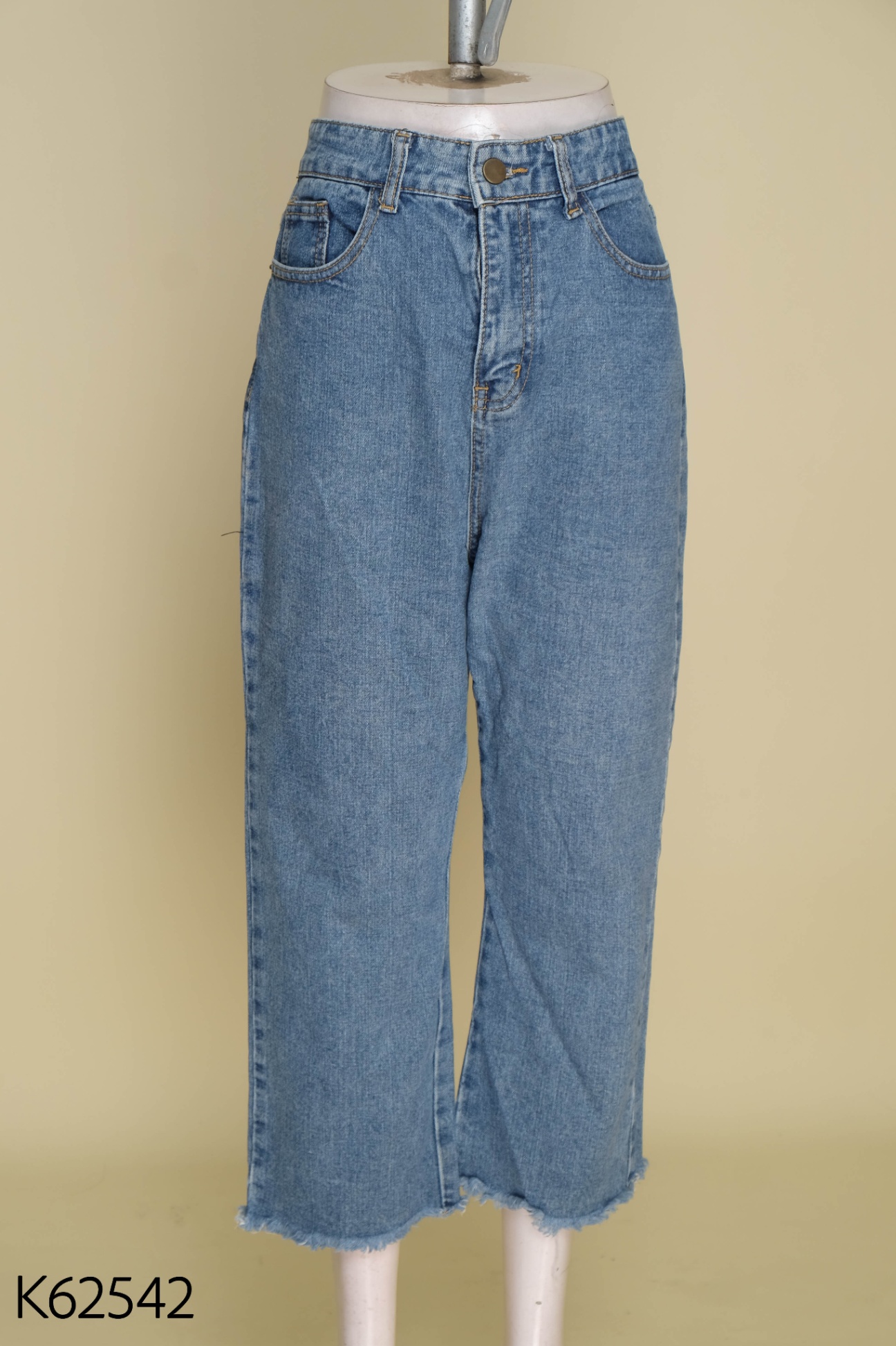 Quần jeans xanh trơn