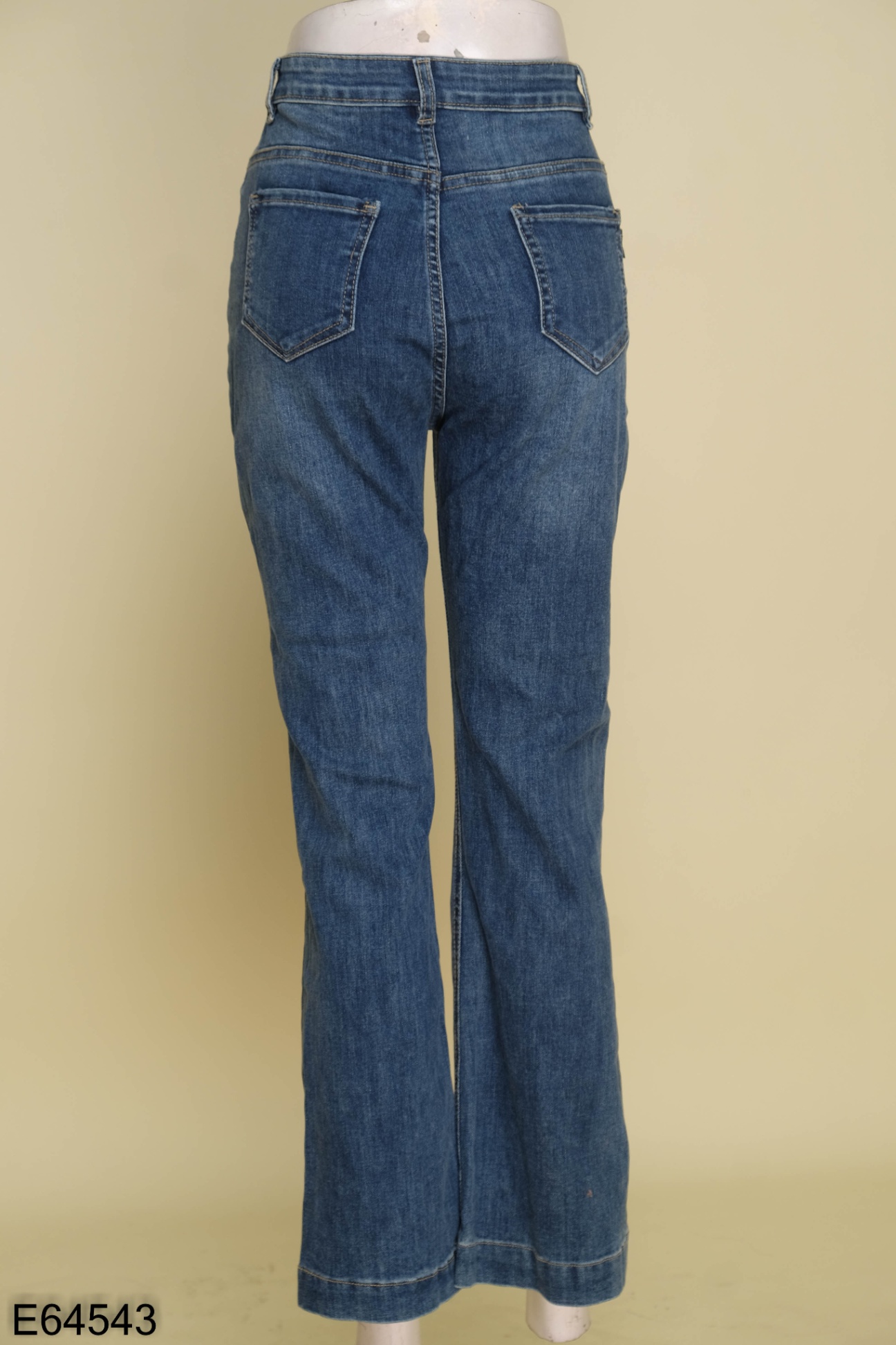 Quần jeans đen ống loe