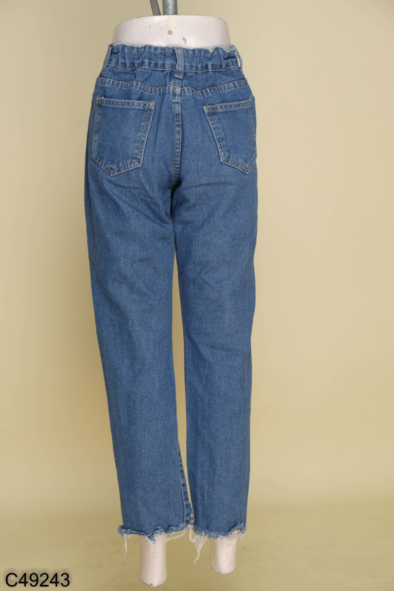 Quần jeans xanh trơn