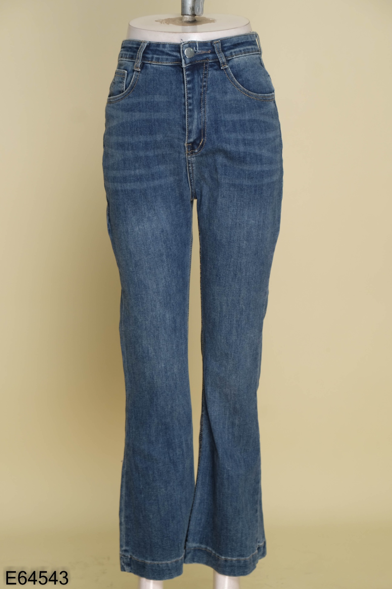 Quần jeans đen ống loe