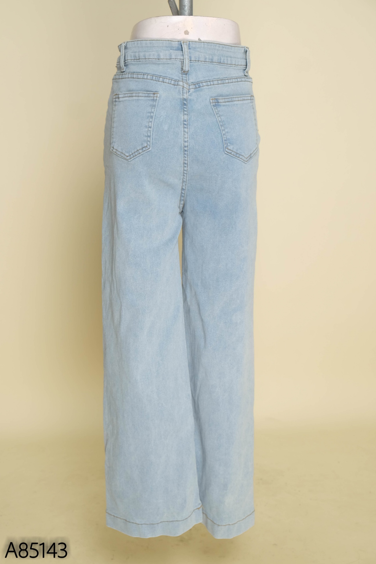 Quần jeans xanh túi ngang