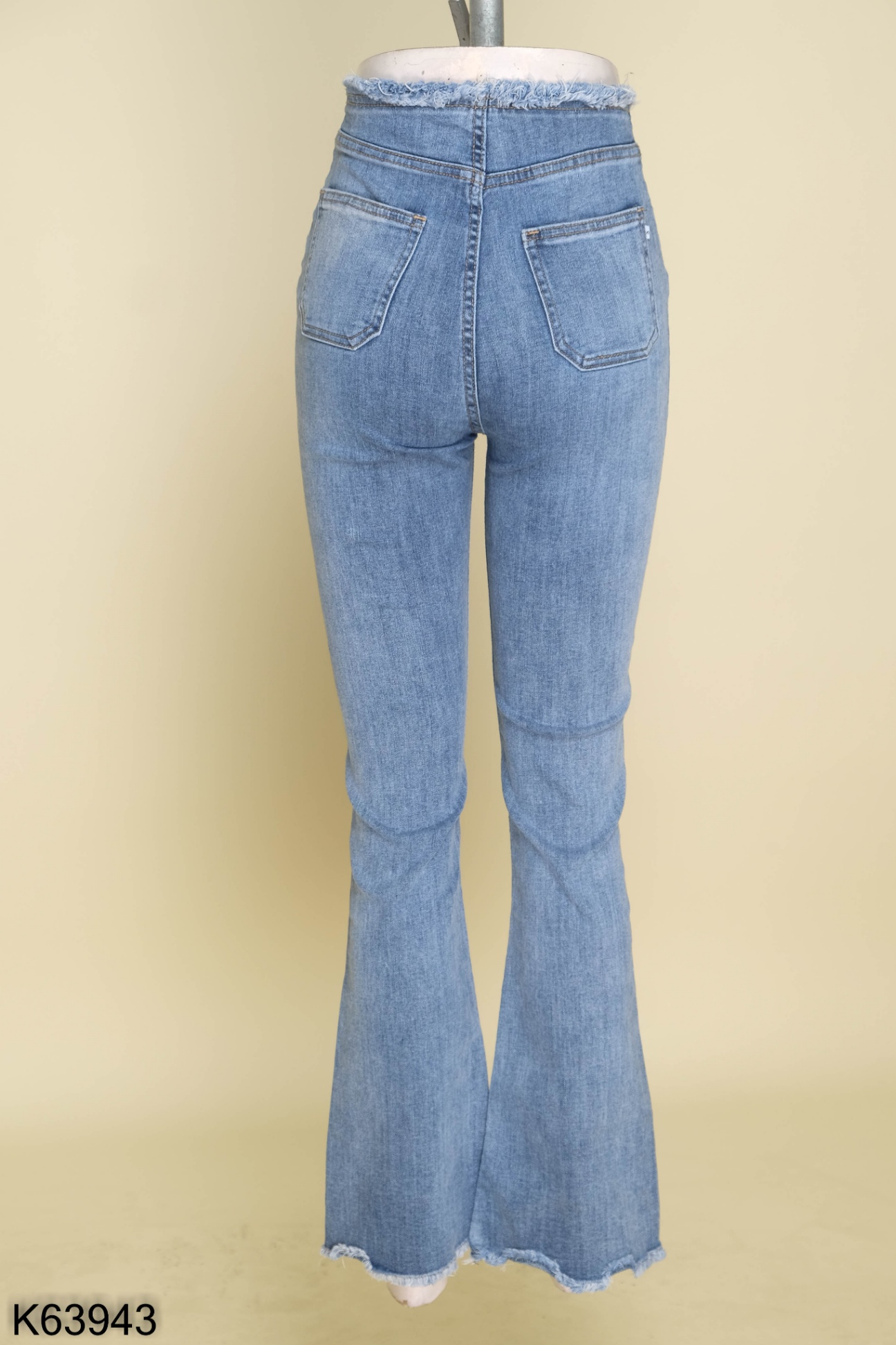 Quần jeans xanh cạp cao