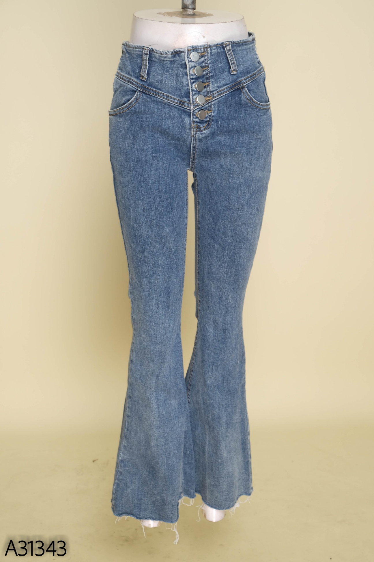 Quần jeans xanh ống loe 5 cúc