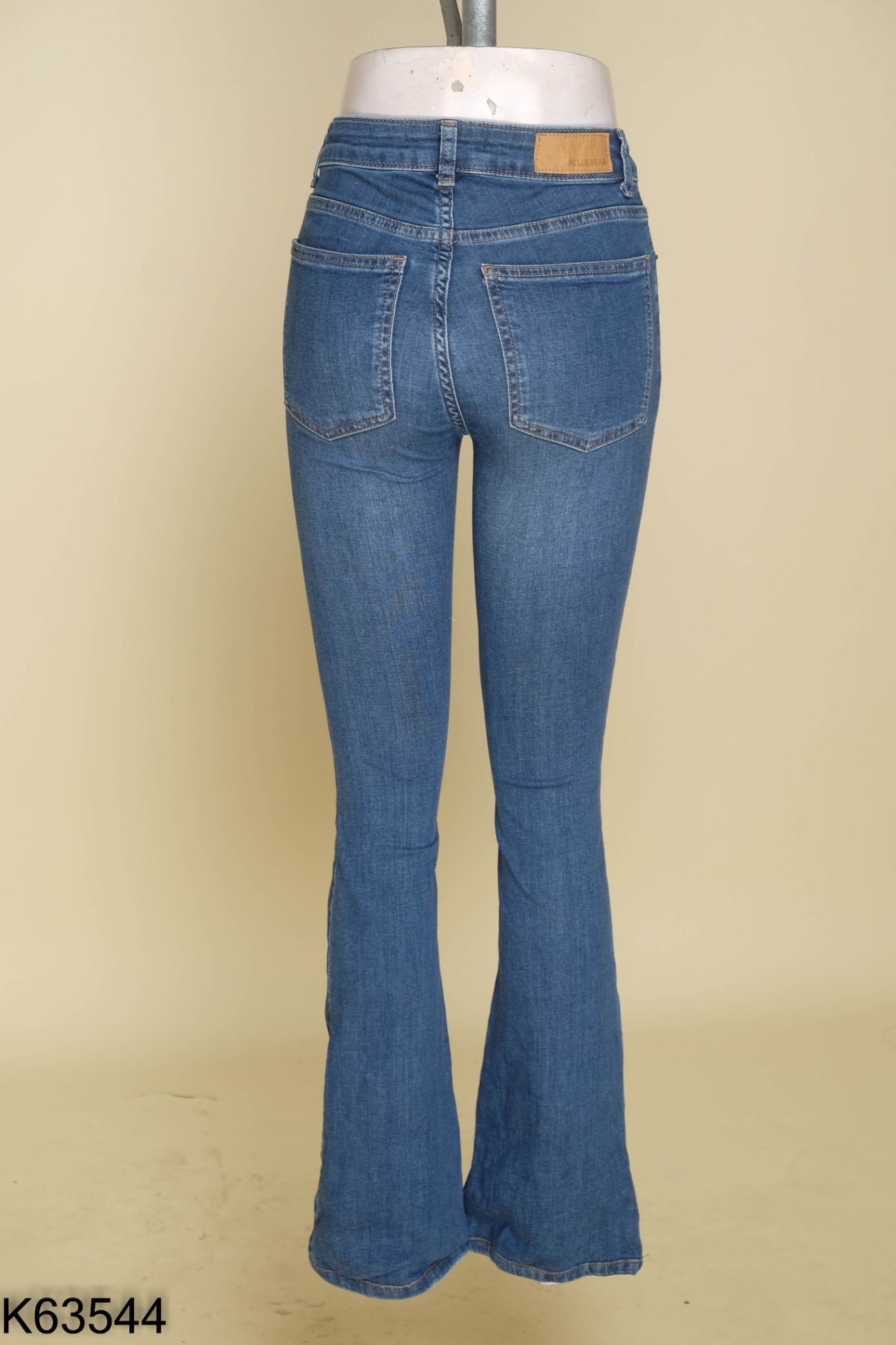 Quần jeans PULL BEAR xanh dáng loe