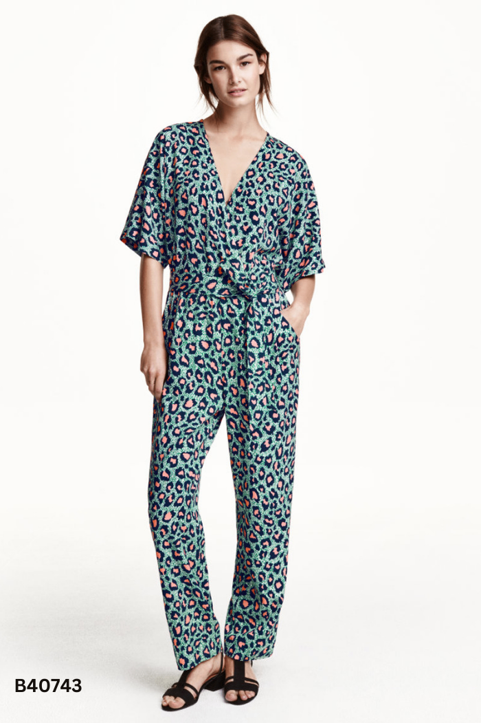 Jumpsuit HM xanh họa tiết hồng