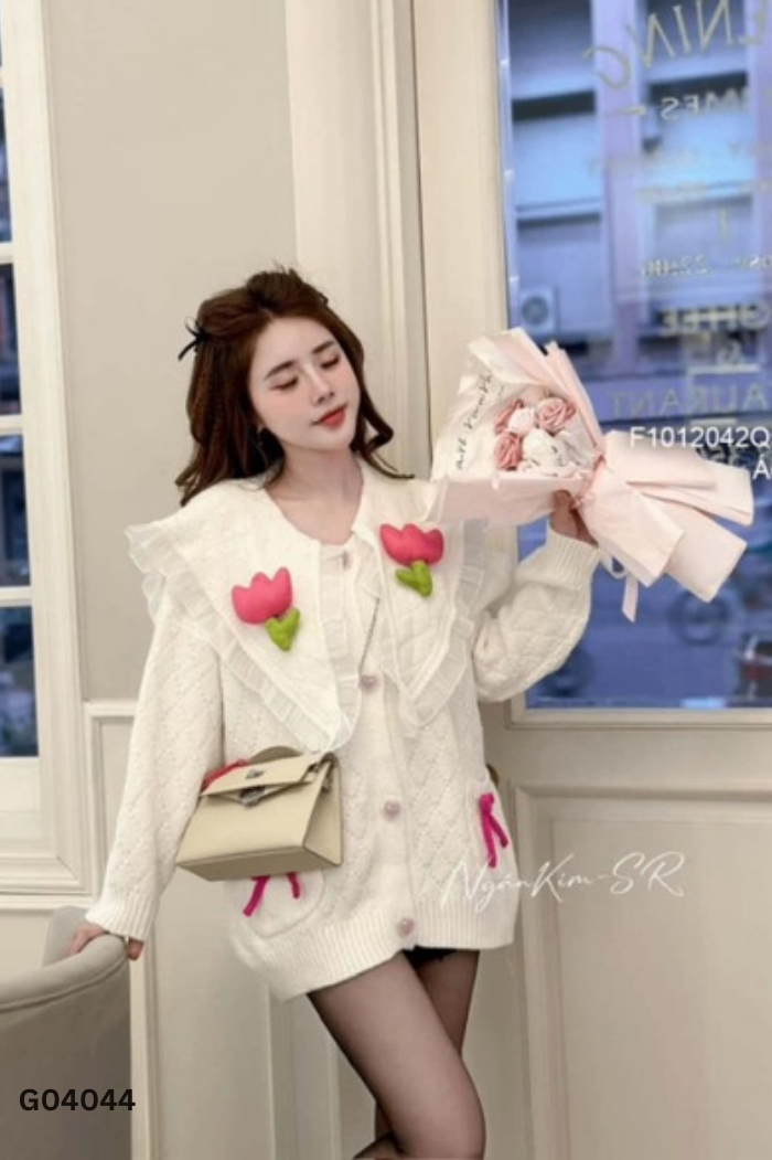 Cardigan len trâng bông hồng