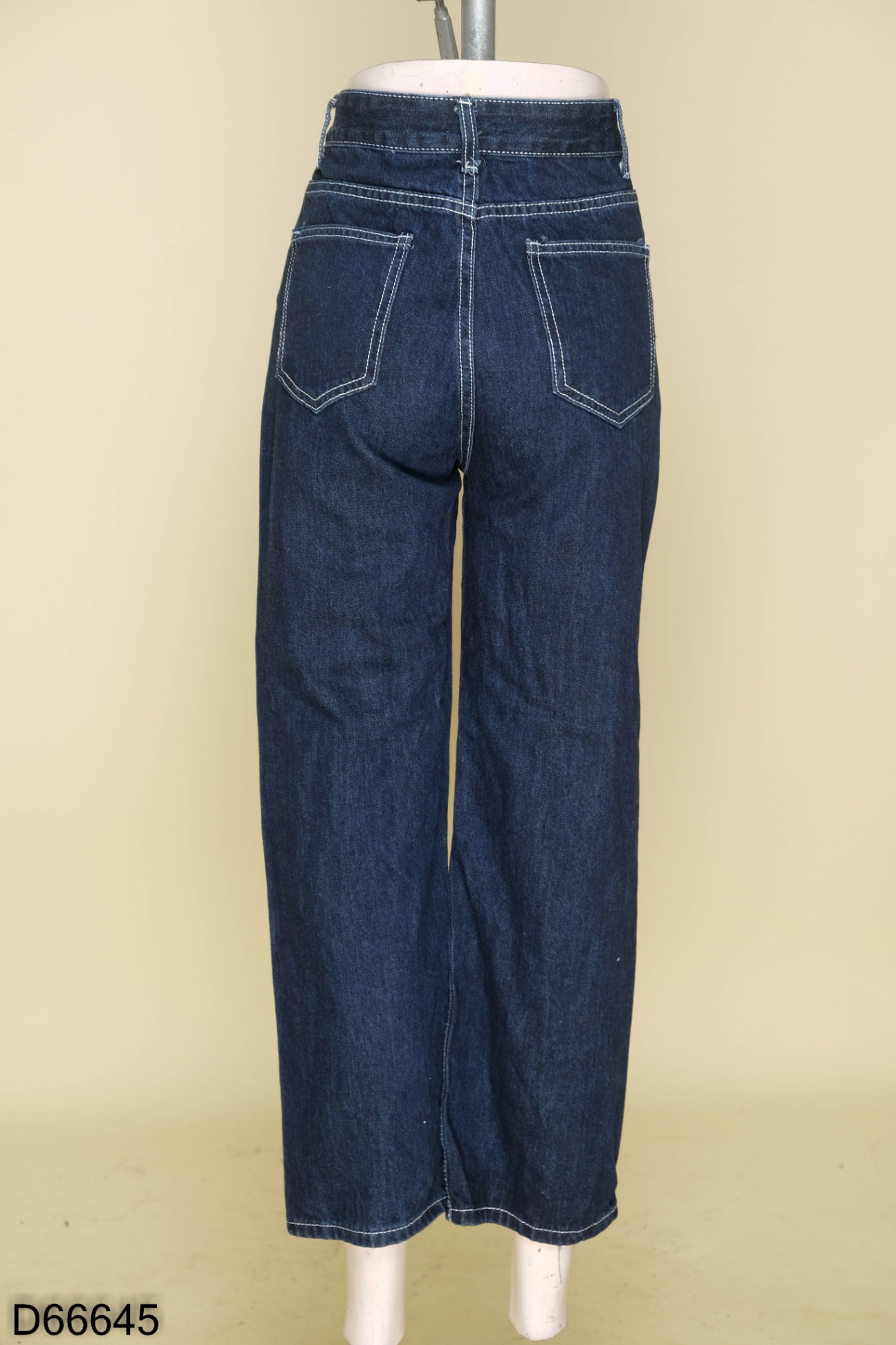 Quần jeans xanh trơn