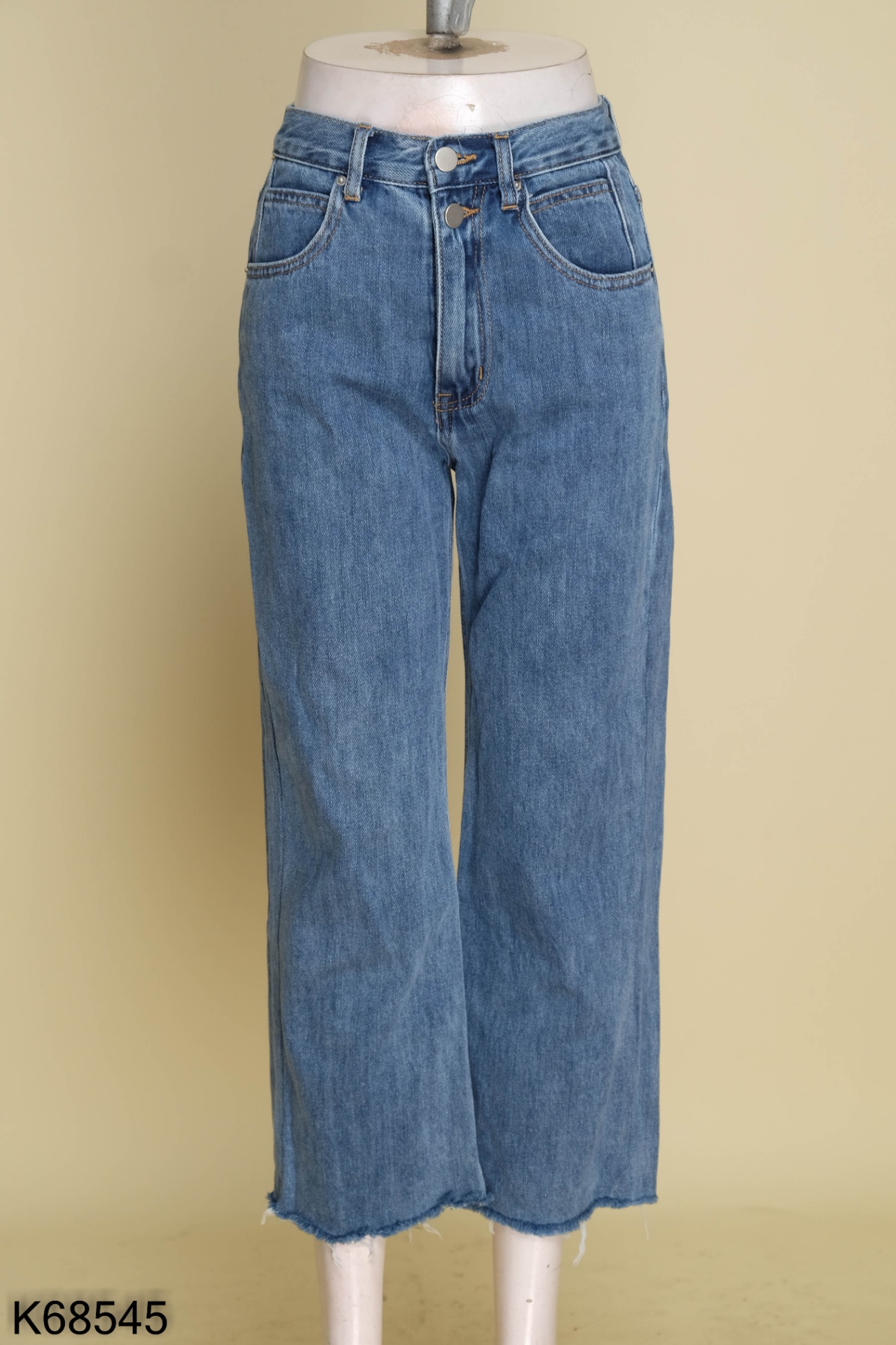 Quần jeans xanh trơn