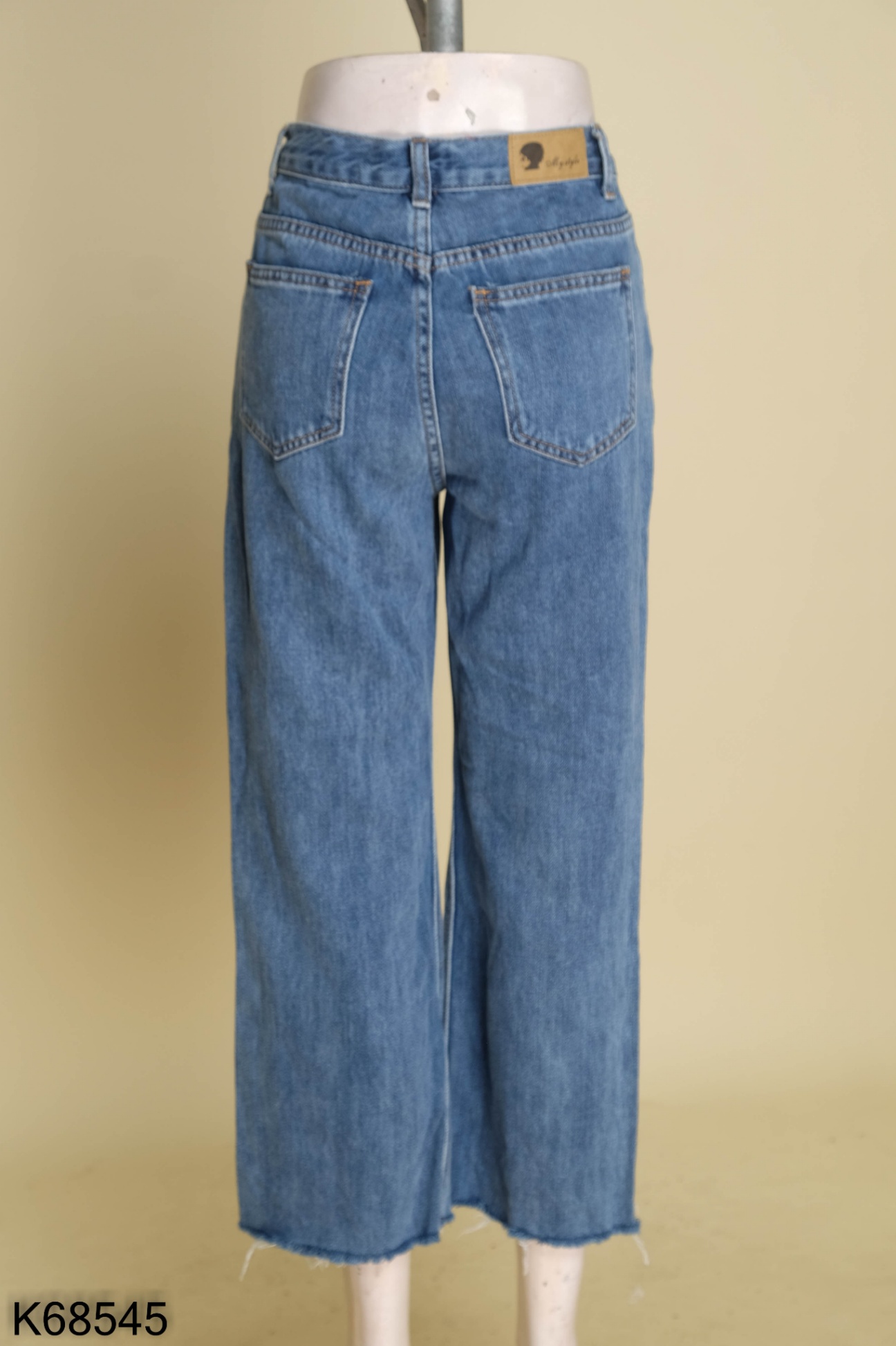 Quần jeans xanh trơn