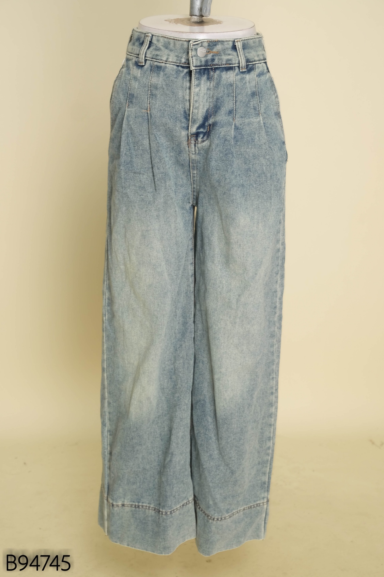 Quần jeans xanh ly eo