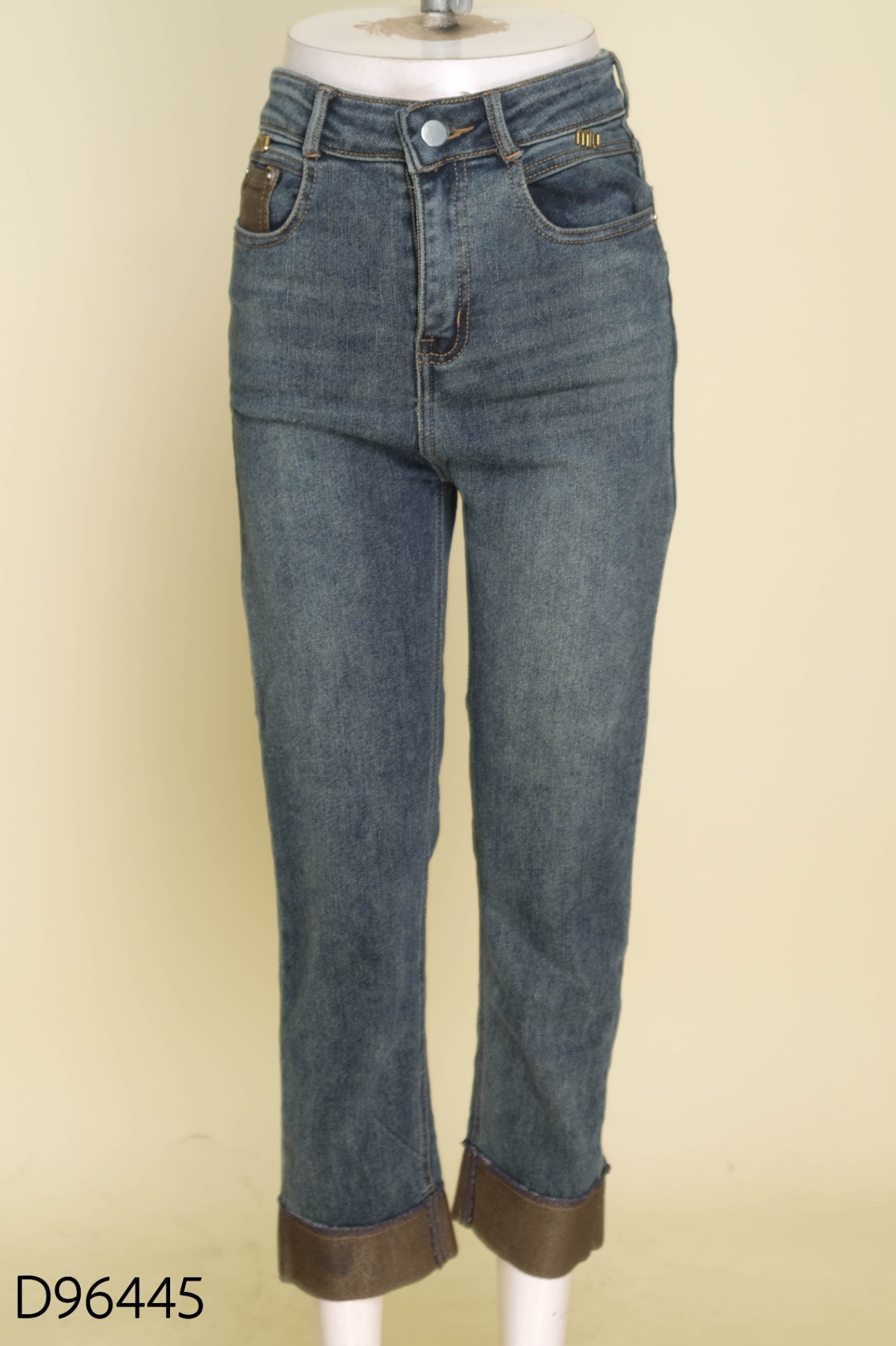 Quần jeans xanh xắn gấu