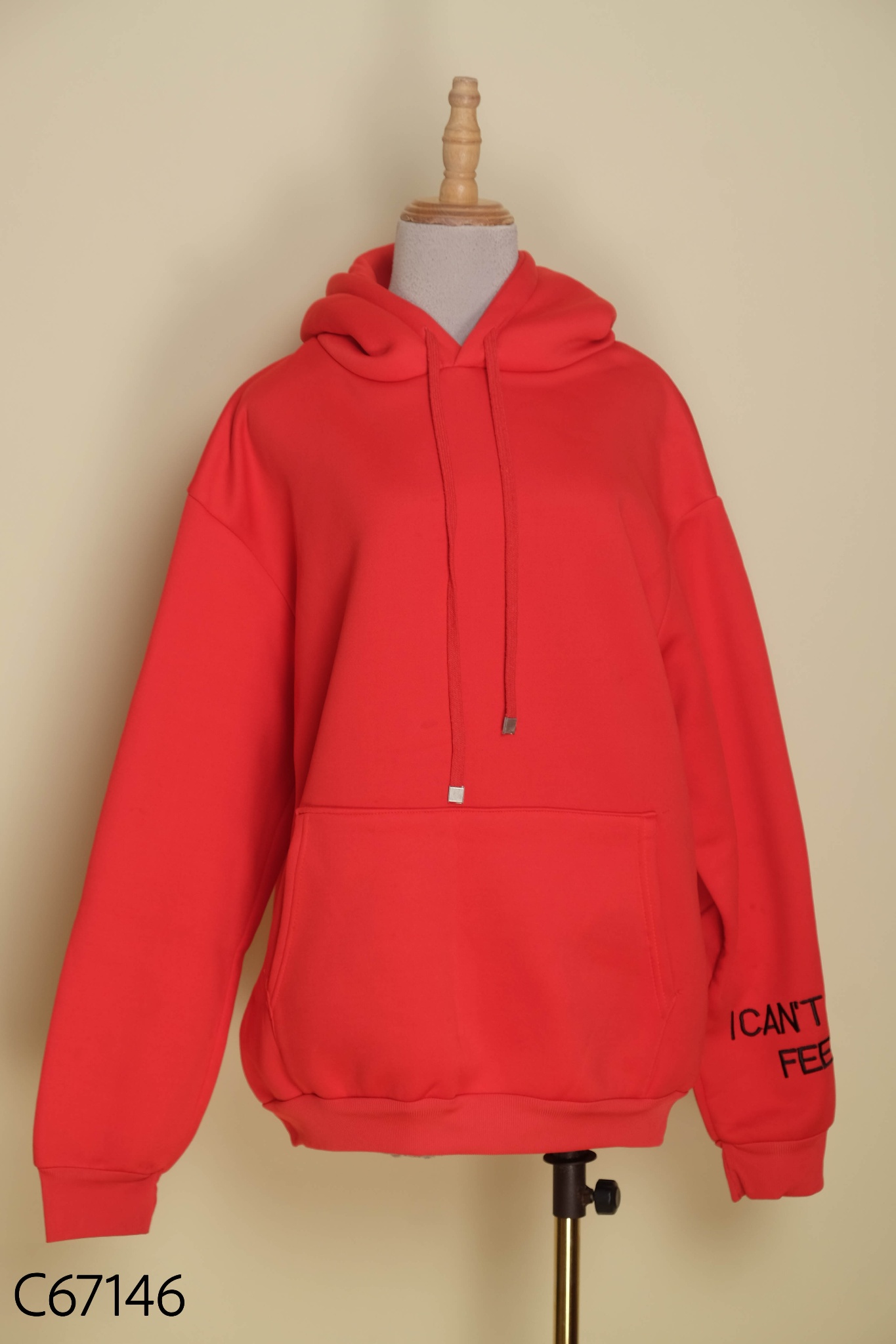 Hoodie đỏ trơn tay thêu chữ