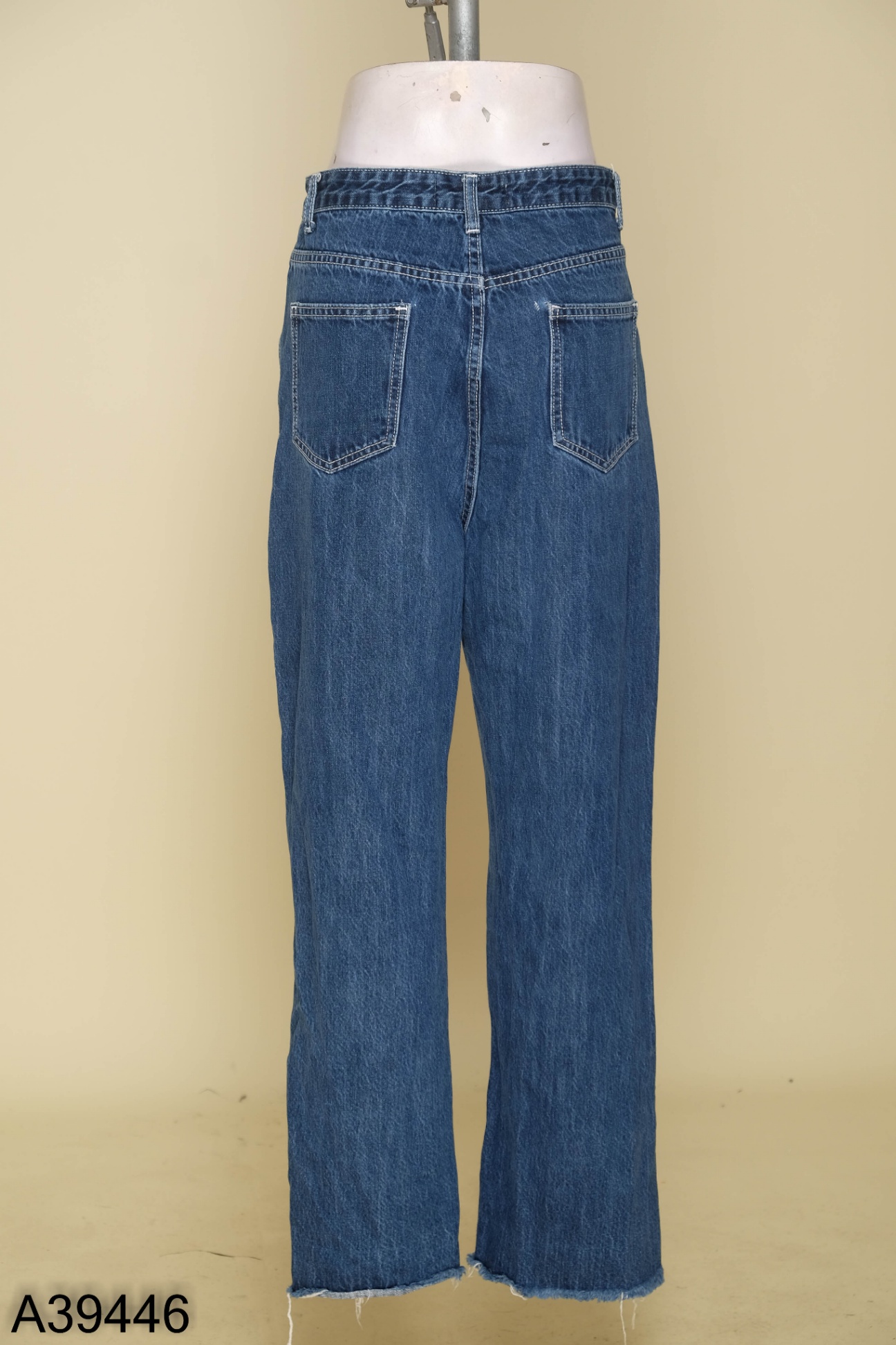 Quần jeans xanh cúc dọc