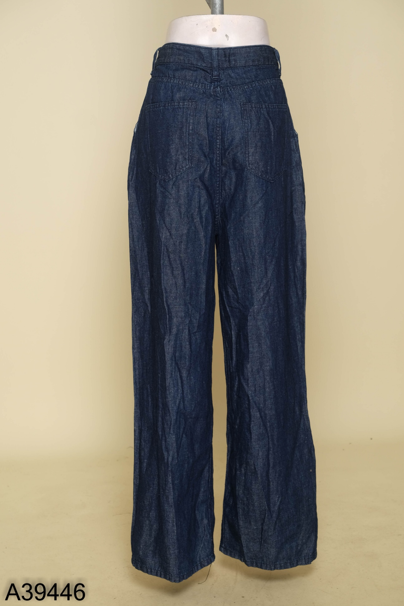 Quần jeans xanh ống suông