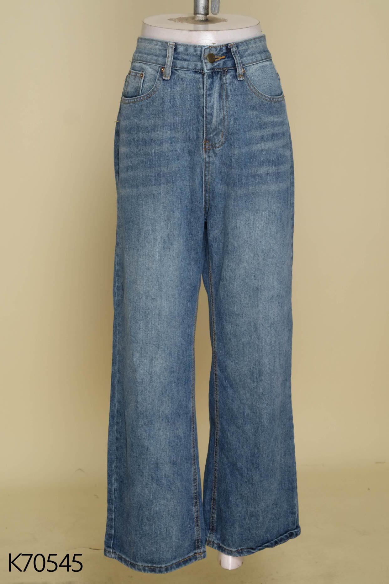 Quần jeans xanh dáng suông trơn