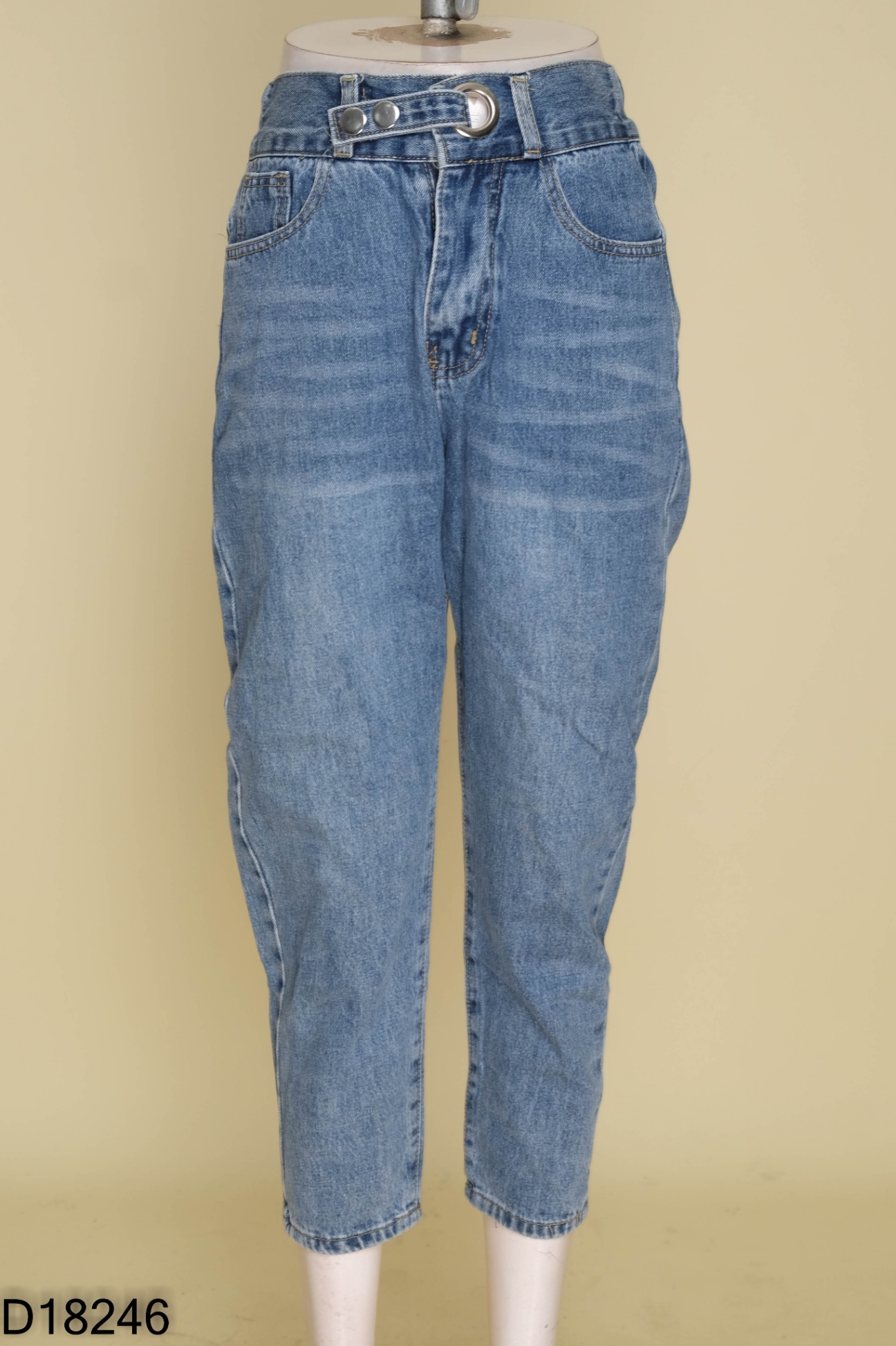 Quần jeans xanh trơn