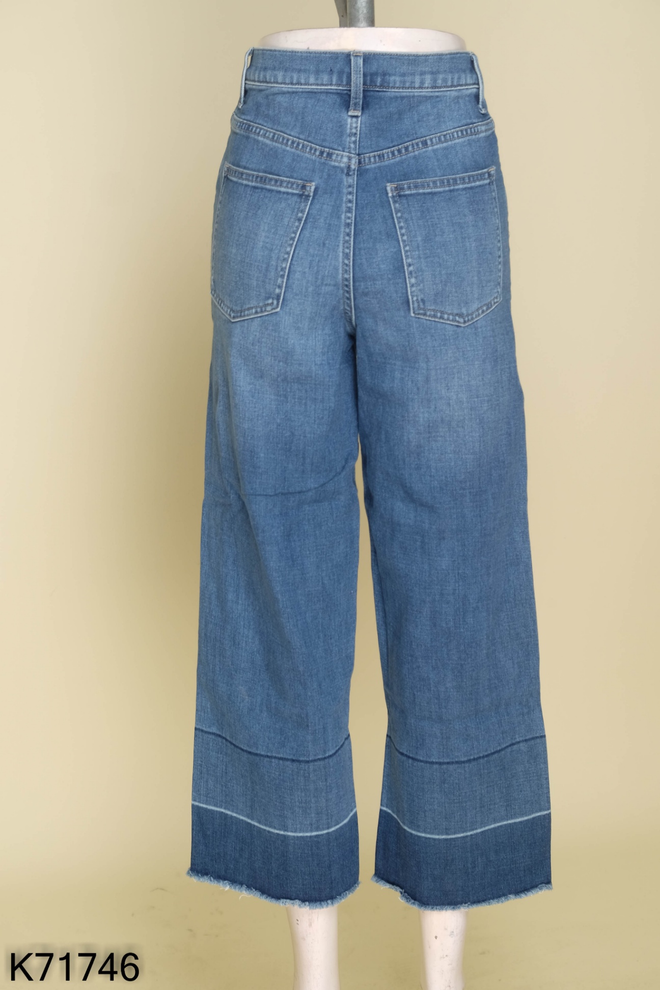 Quần UNIQLO jean xanh ống rộng