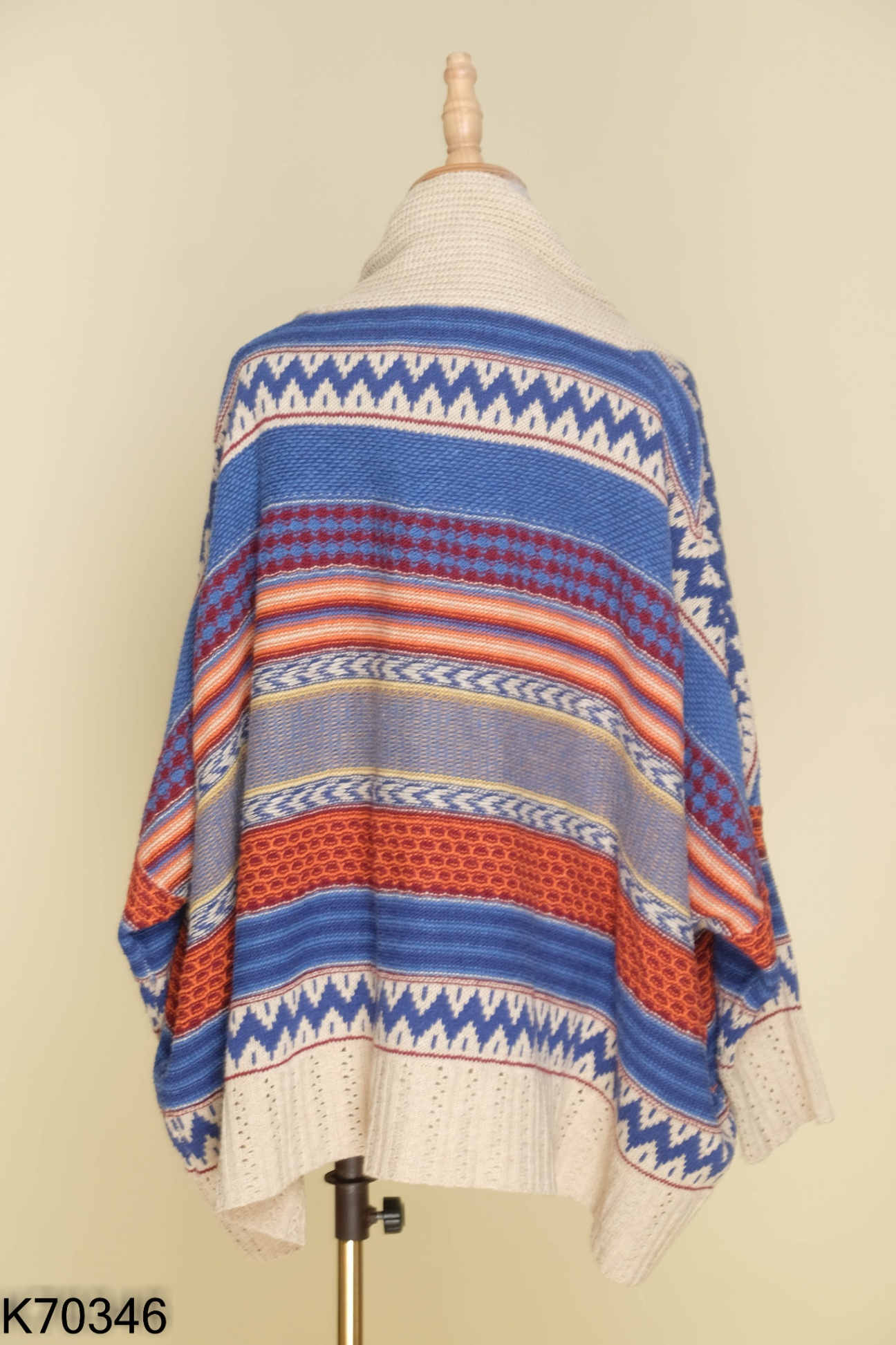 Cardigan xanh phối be