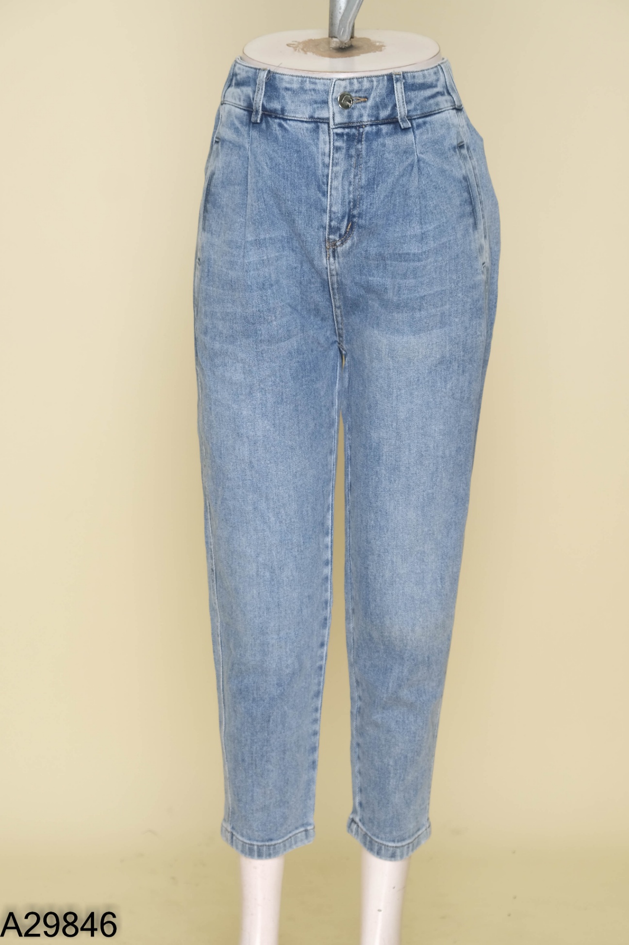 Quần jeans xanh trơn