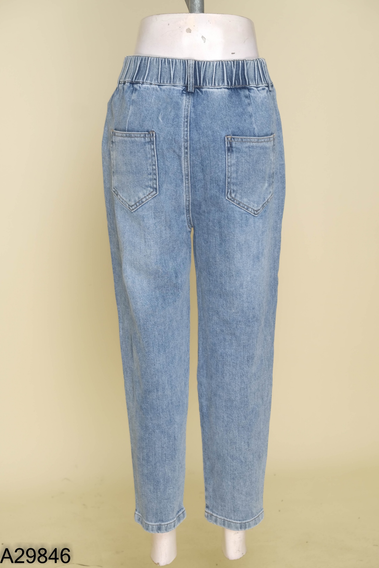 Quần jeans xanh trơn