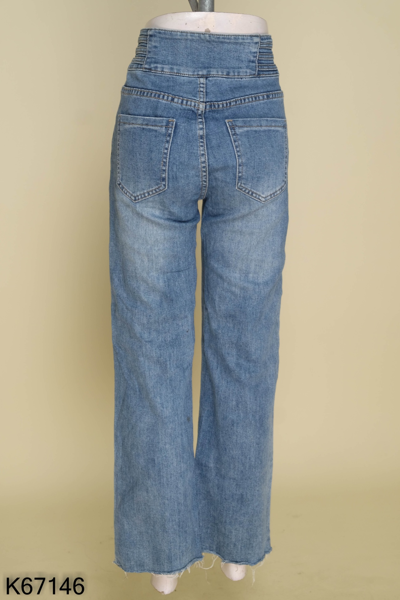 Quần jeans xanh 3 cúc in hình