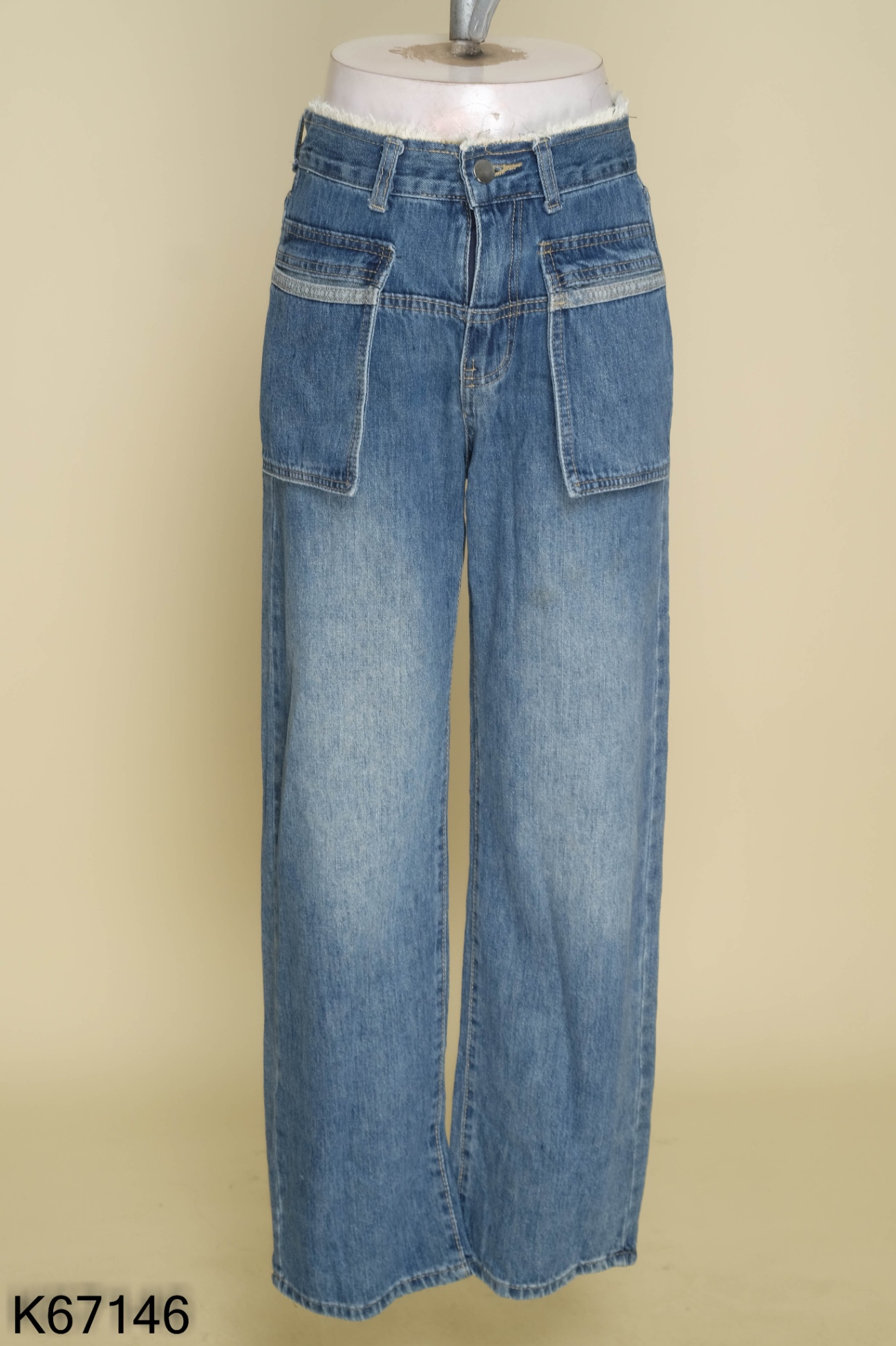 Quần jeans xanh suông phối túi