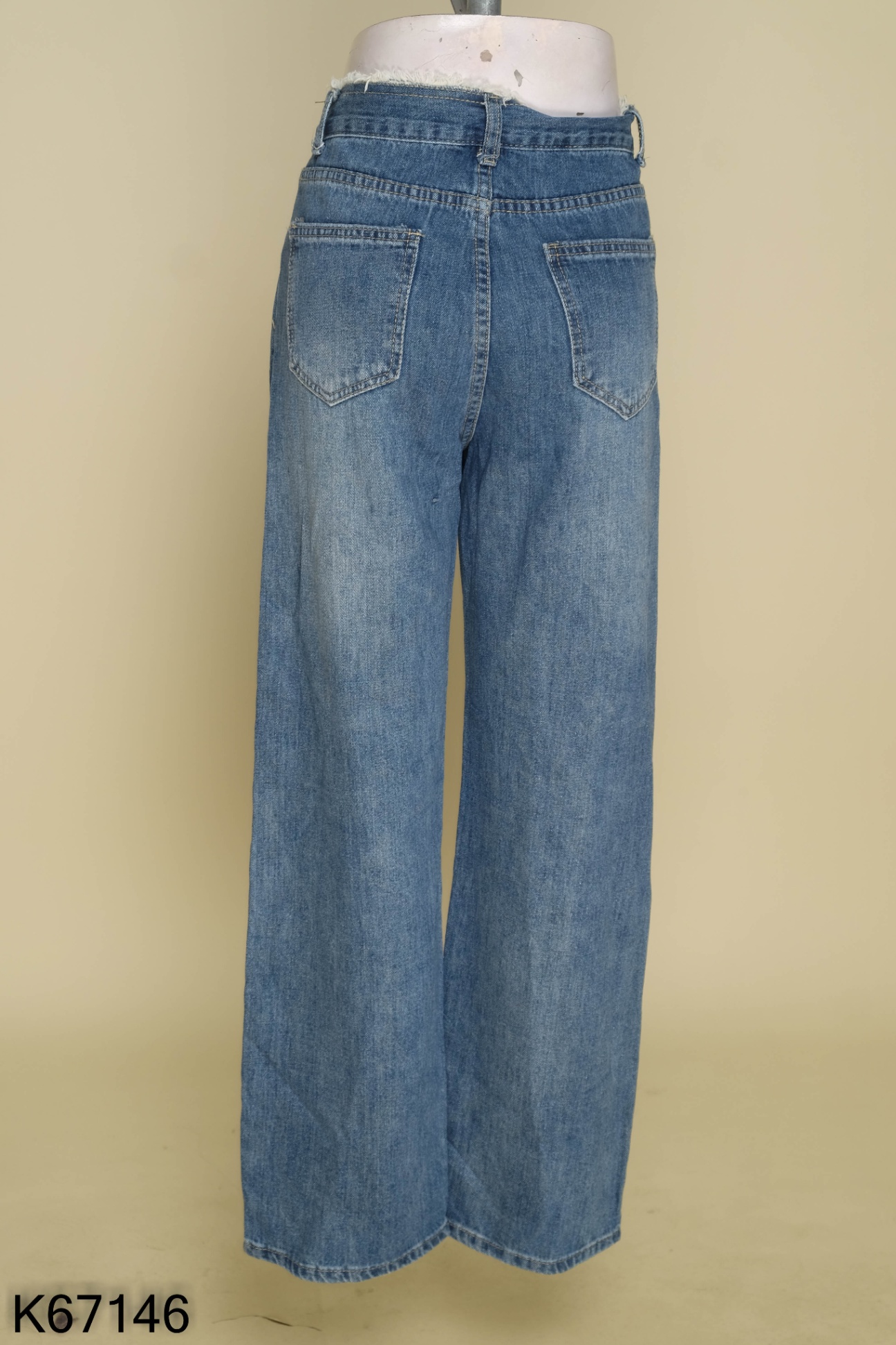 Quần jeans xanh suông phối túi