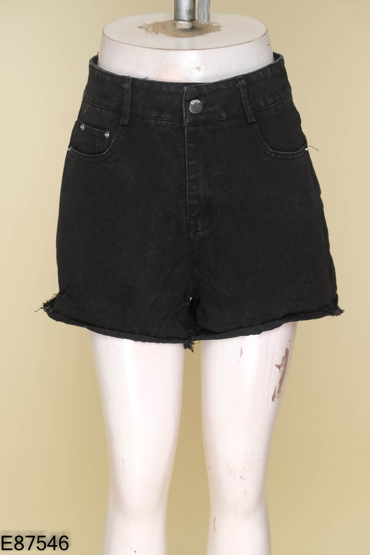 Quần shorts jeans đen