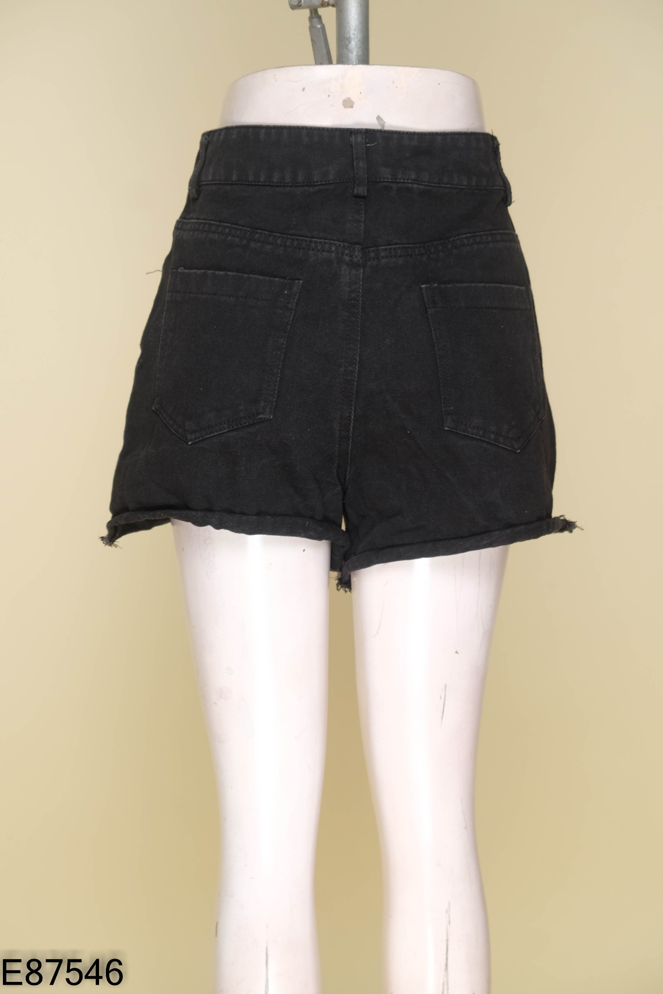 Quần shorts jeans đen