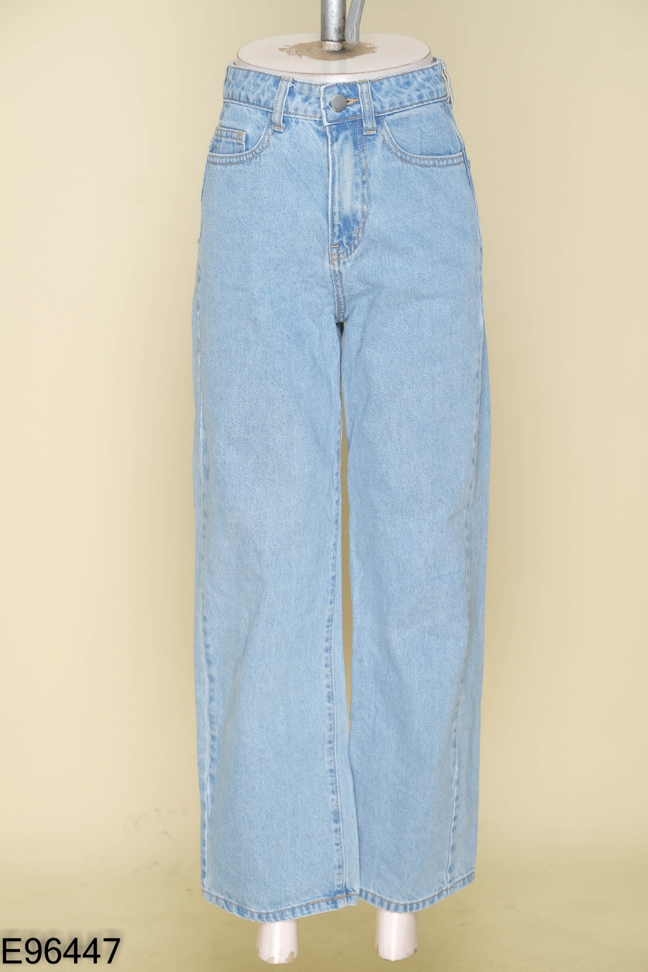 Quần jeans xanh suông