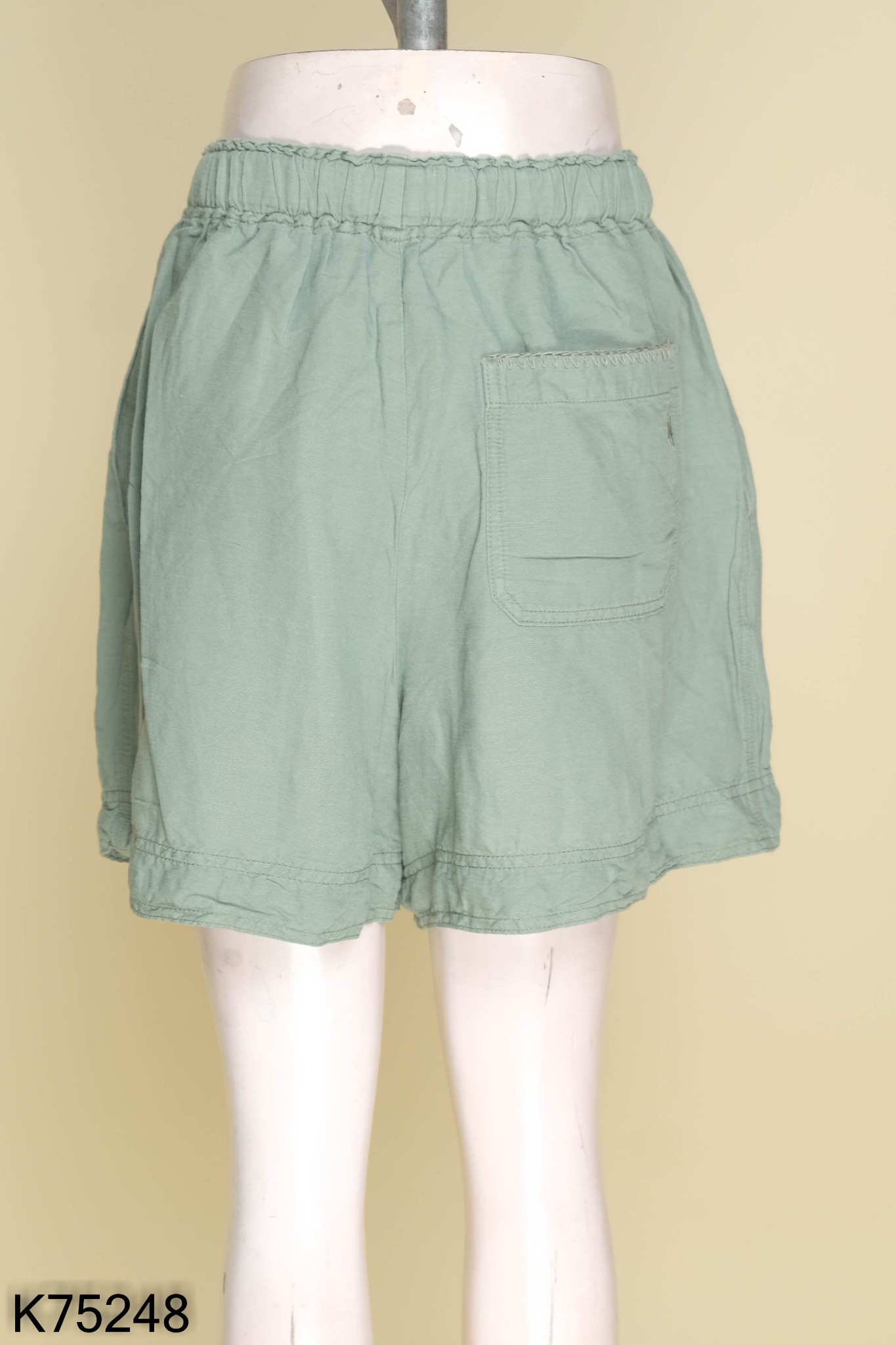 Quần short UNIQLO xanh eo chun