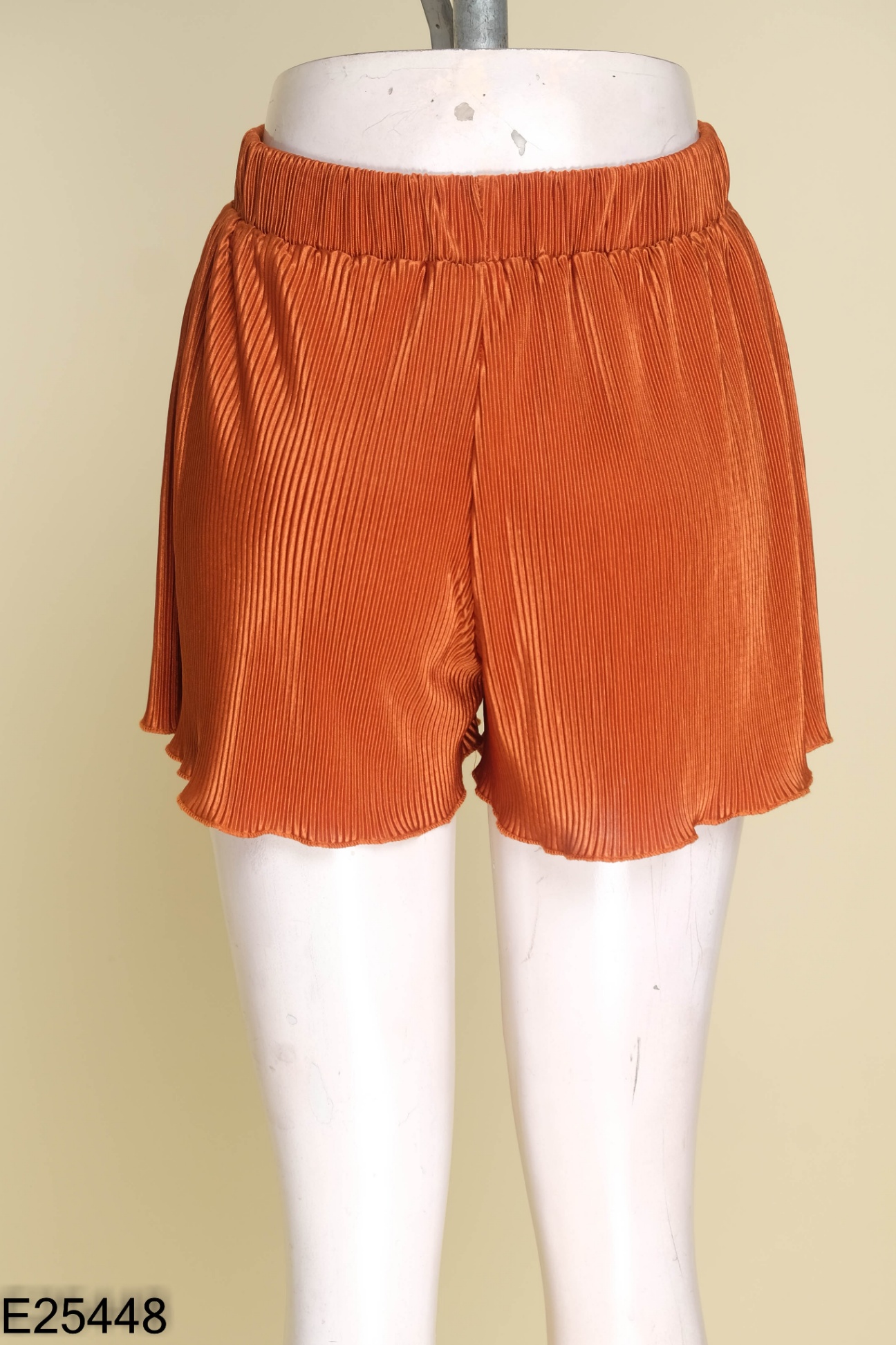 Quần shorts nâu SHEIN dập ly