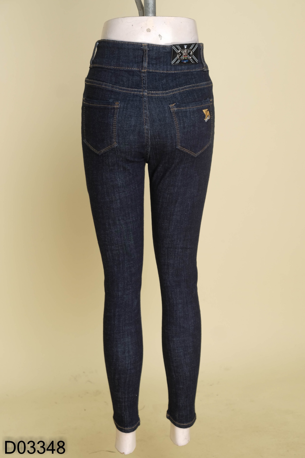 Quần jeans xanh đậm