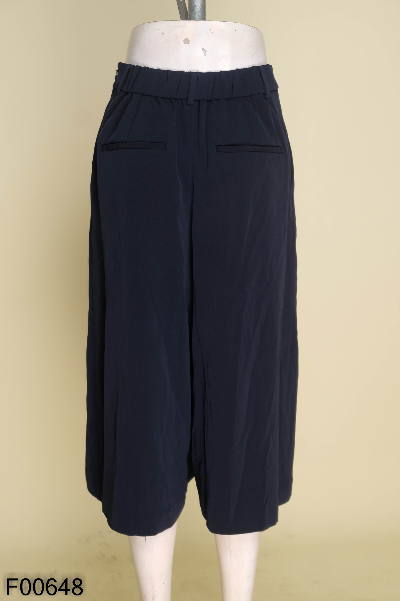 Quần culottes UNIQLO xanh than lửng