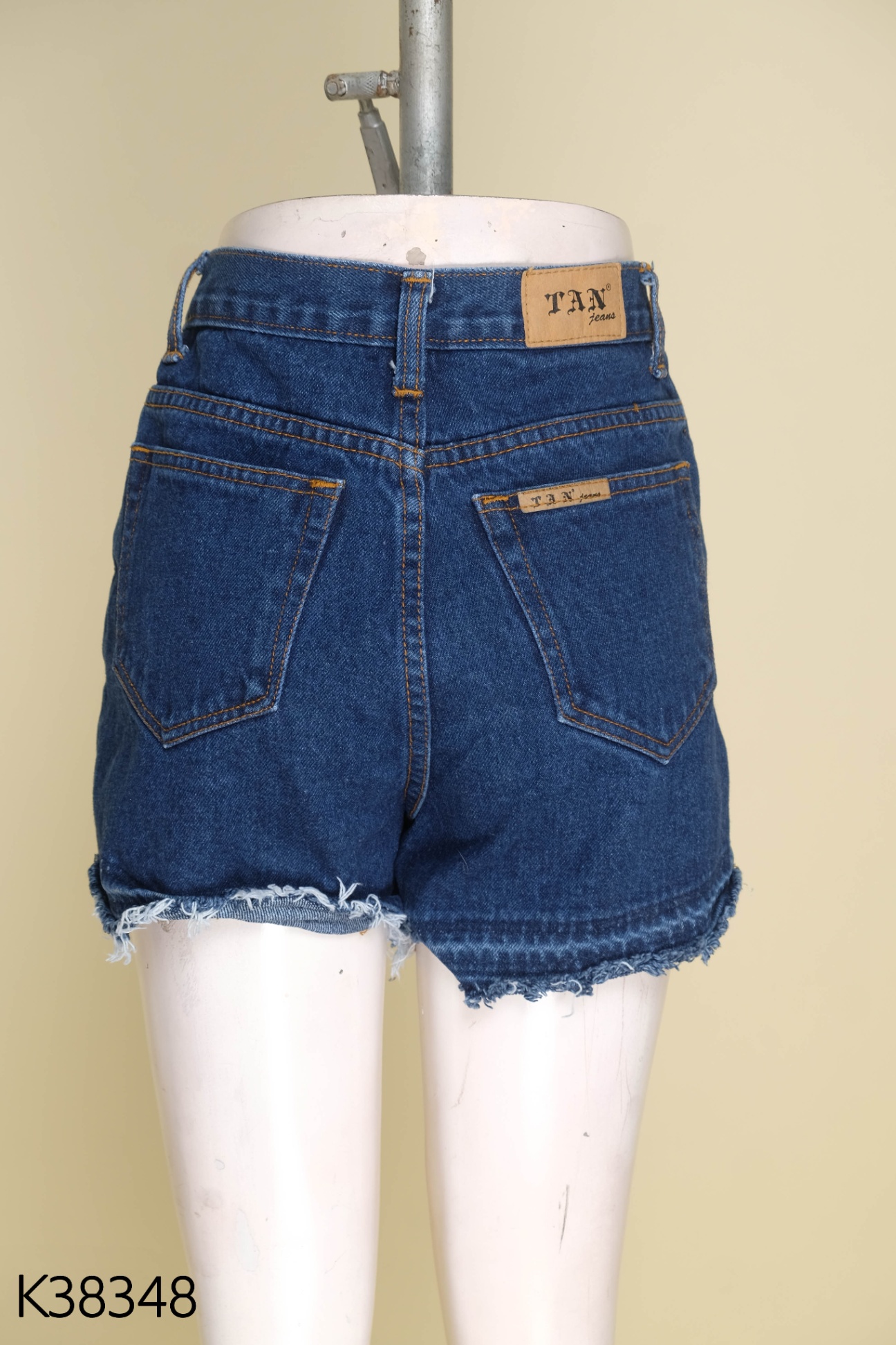 Quần jeans xanh thêu cherry