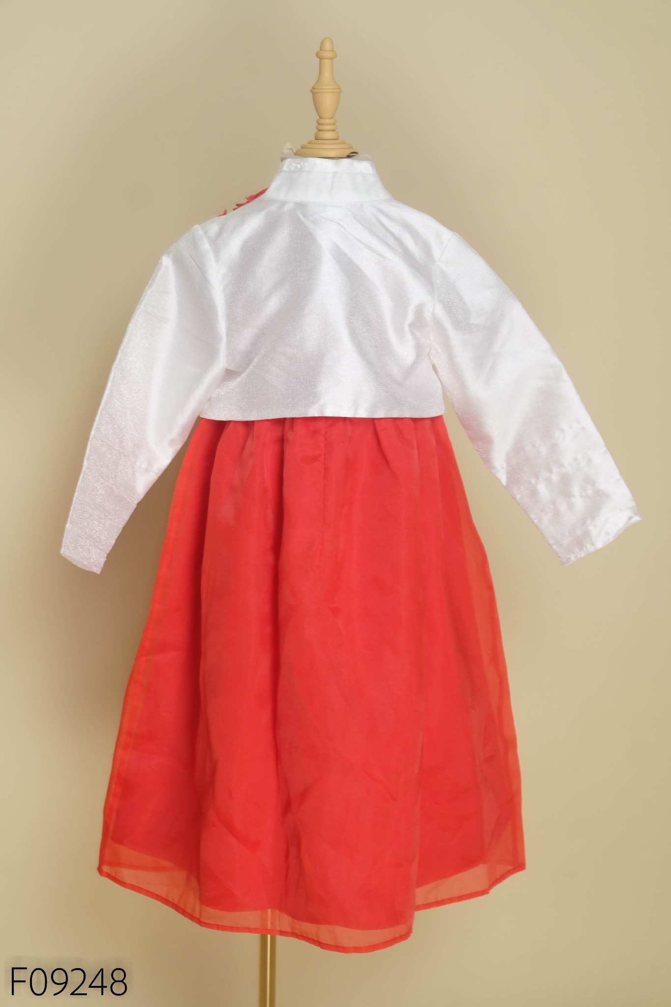 Set hanbok váy đỏ + áo trắng đính hoa đỏ kid