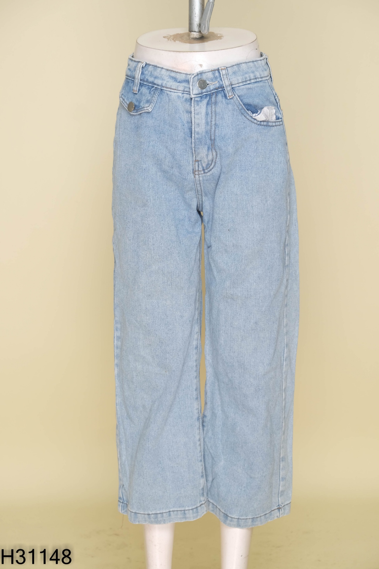 Quần jeans xanh nhạt