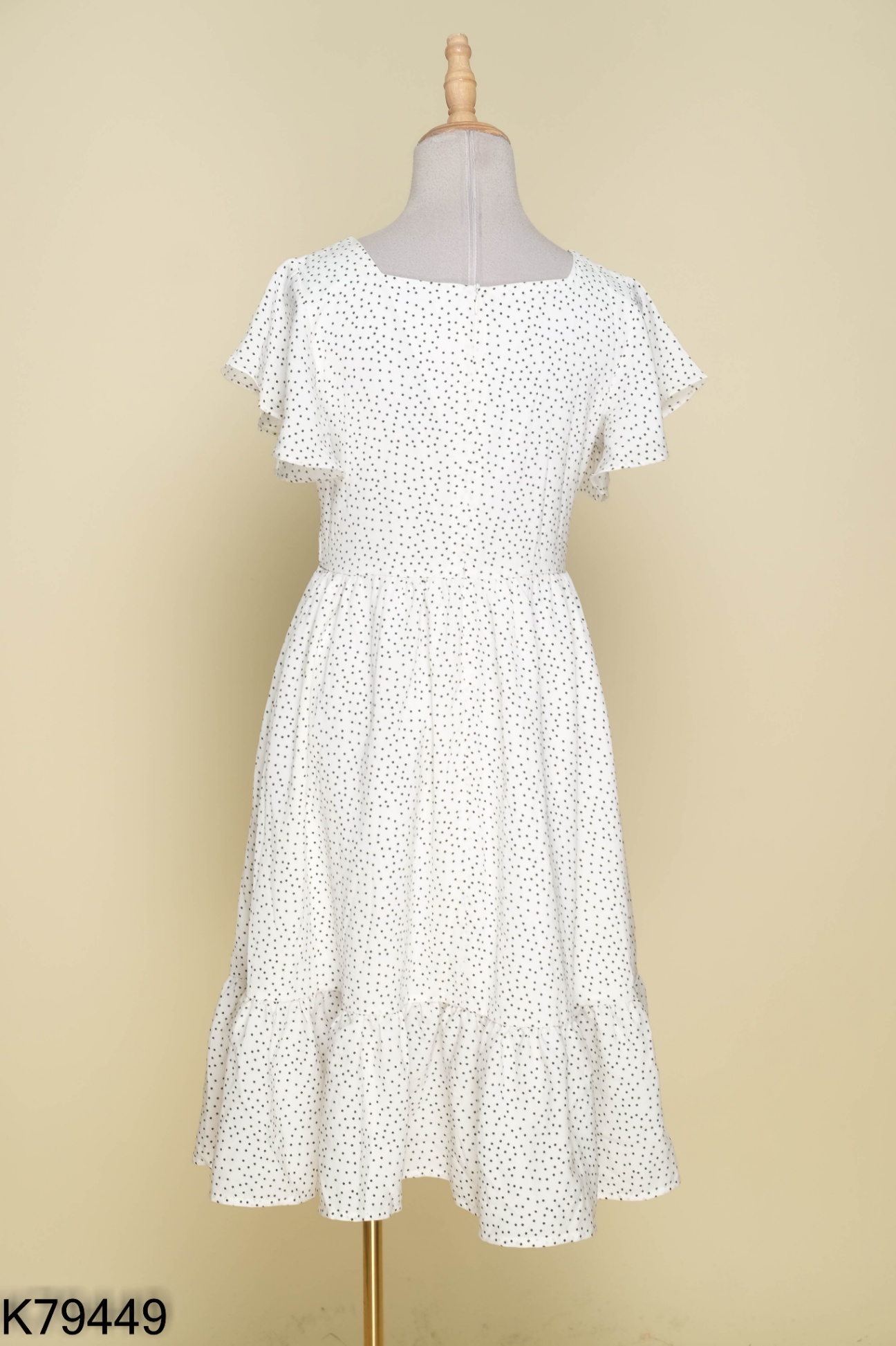 Váy trắng 92 WEAR chấm bi