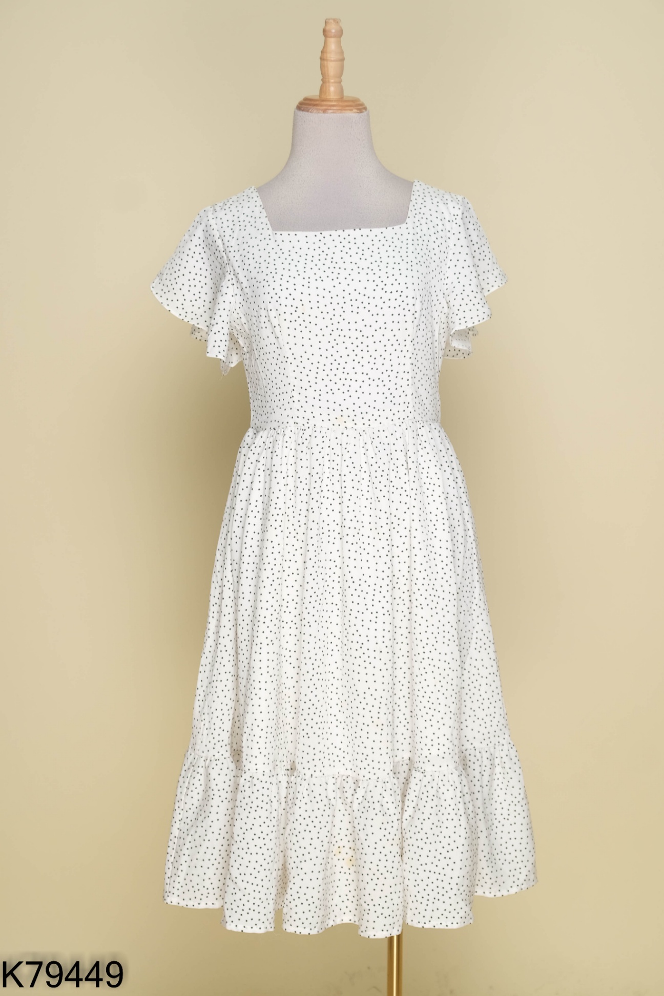 Váy trắng 92 WEAR chấm bi