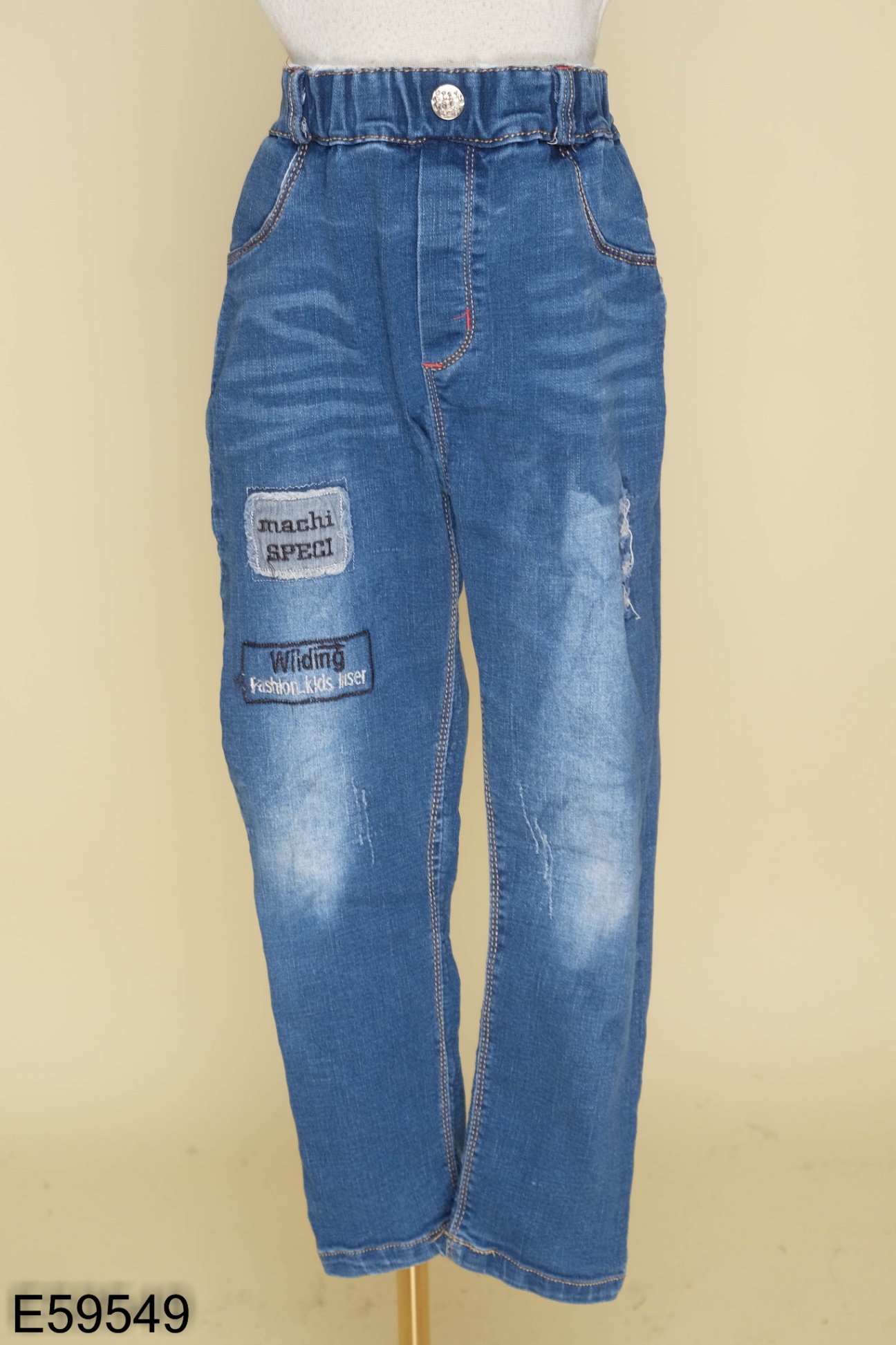 Quần jeans xanh rách